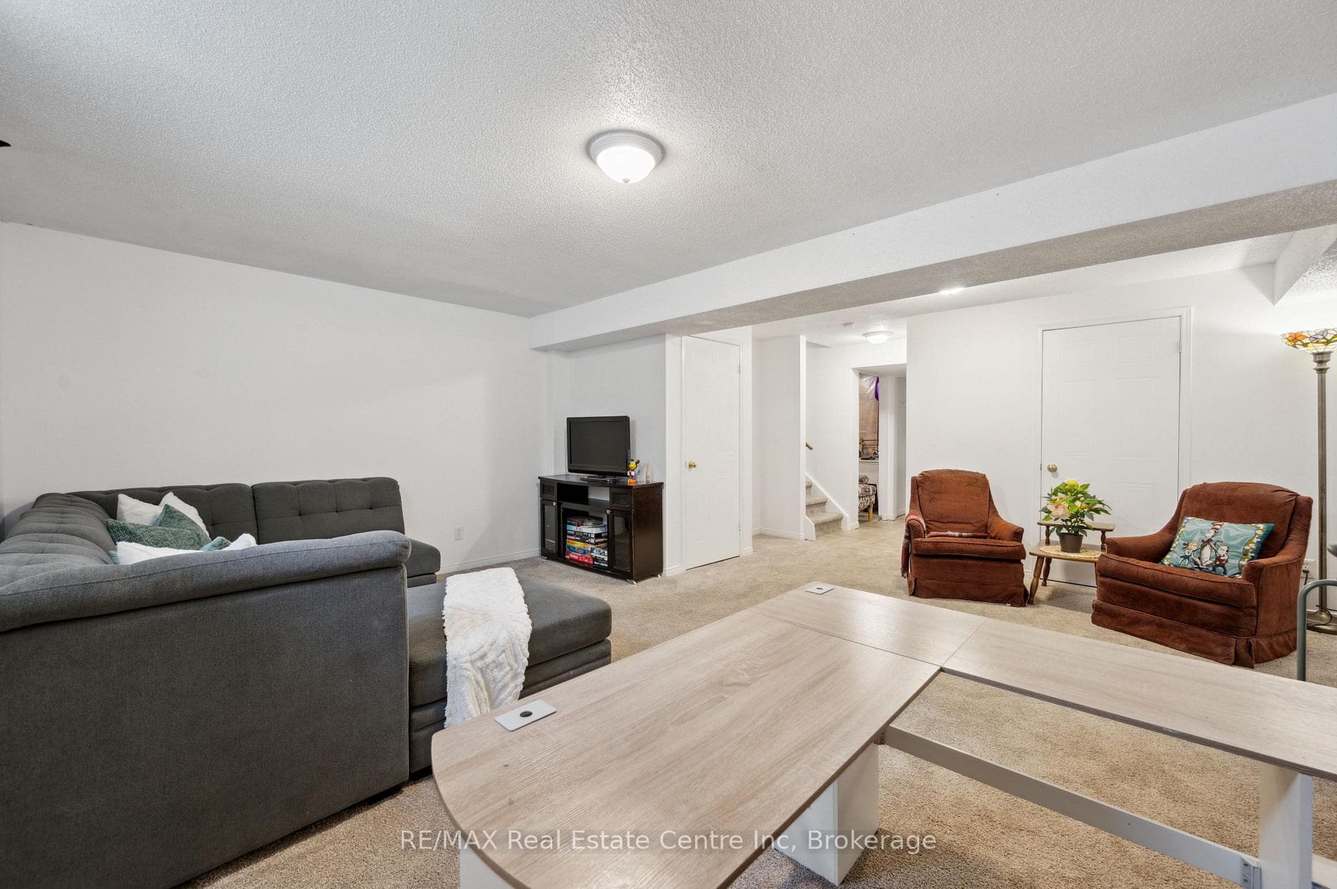146 Lee Street photo 27