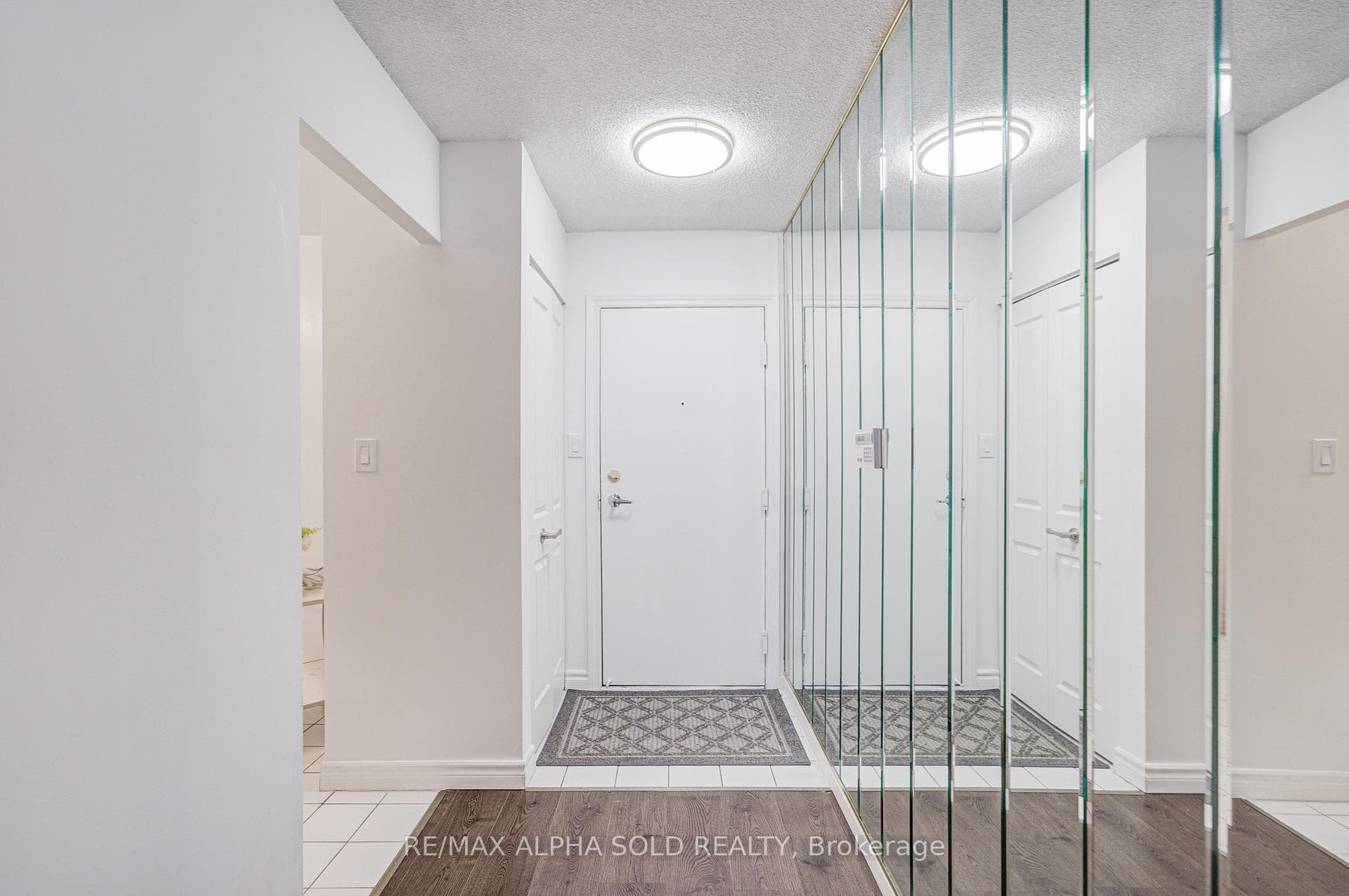 88 Corporate Drive Unit 907 photo 9