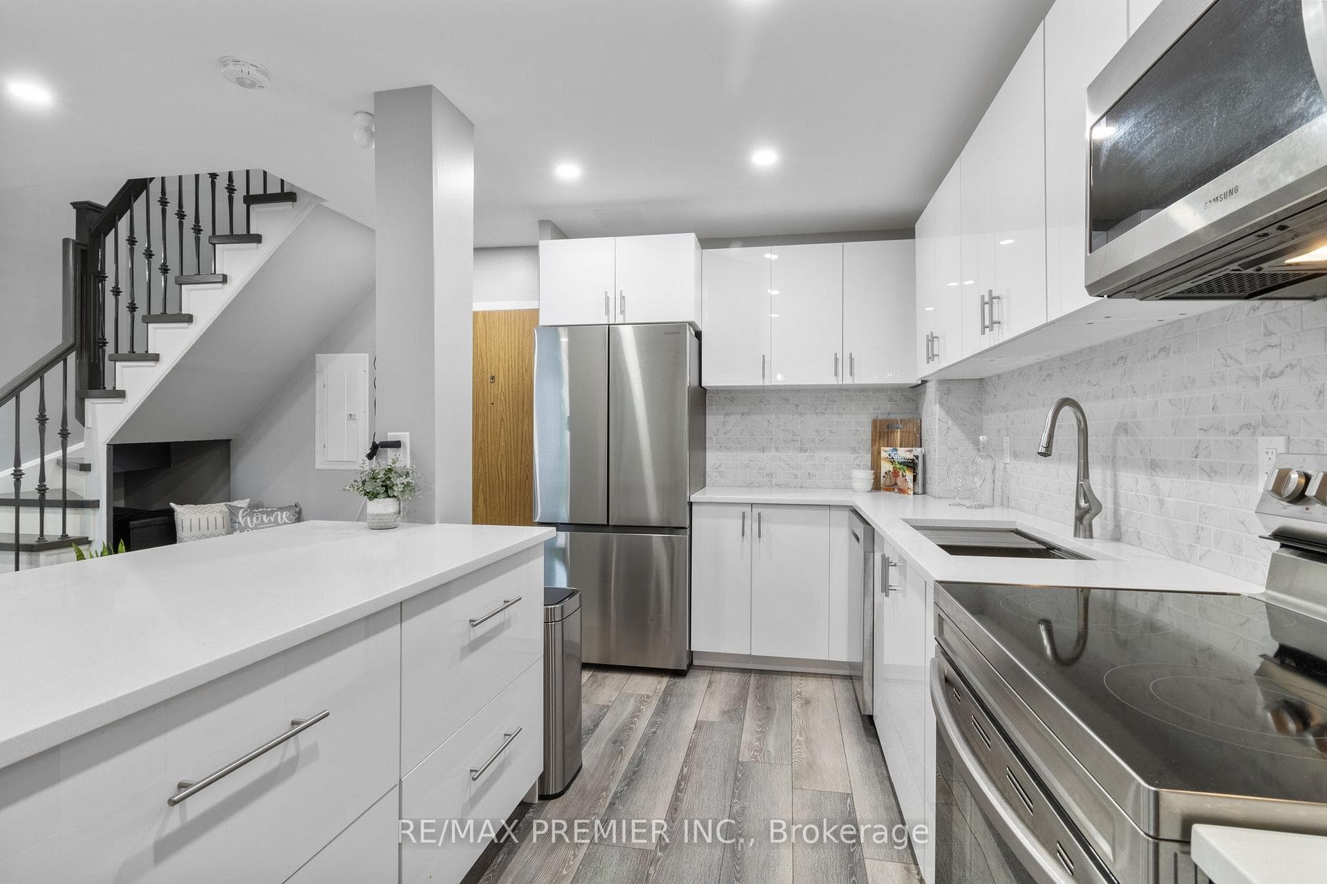 2095 Roche Court Unit 139 photo 15