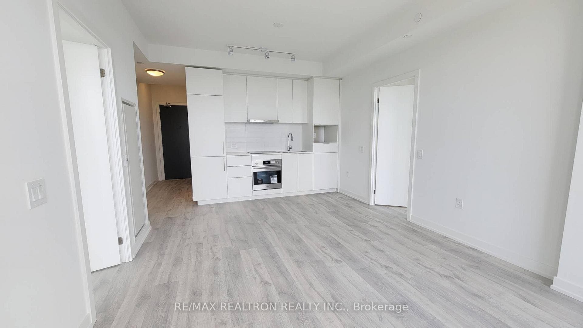 7 Golden Lion Heights Unit 2710 photo 2