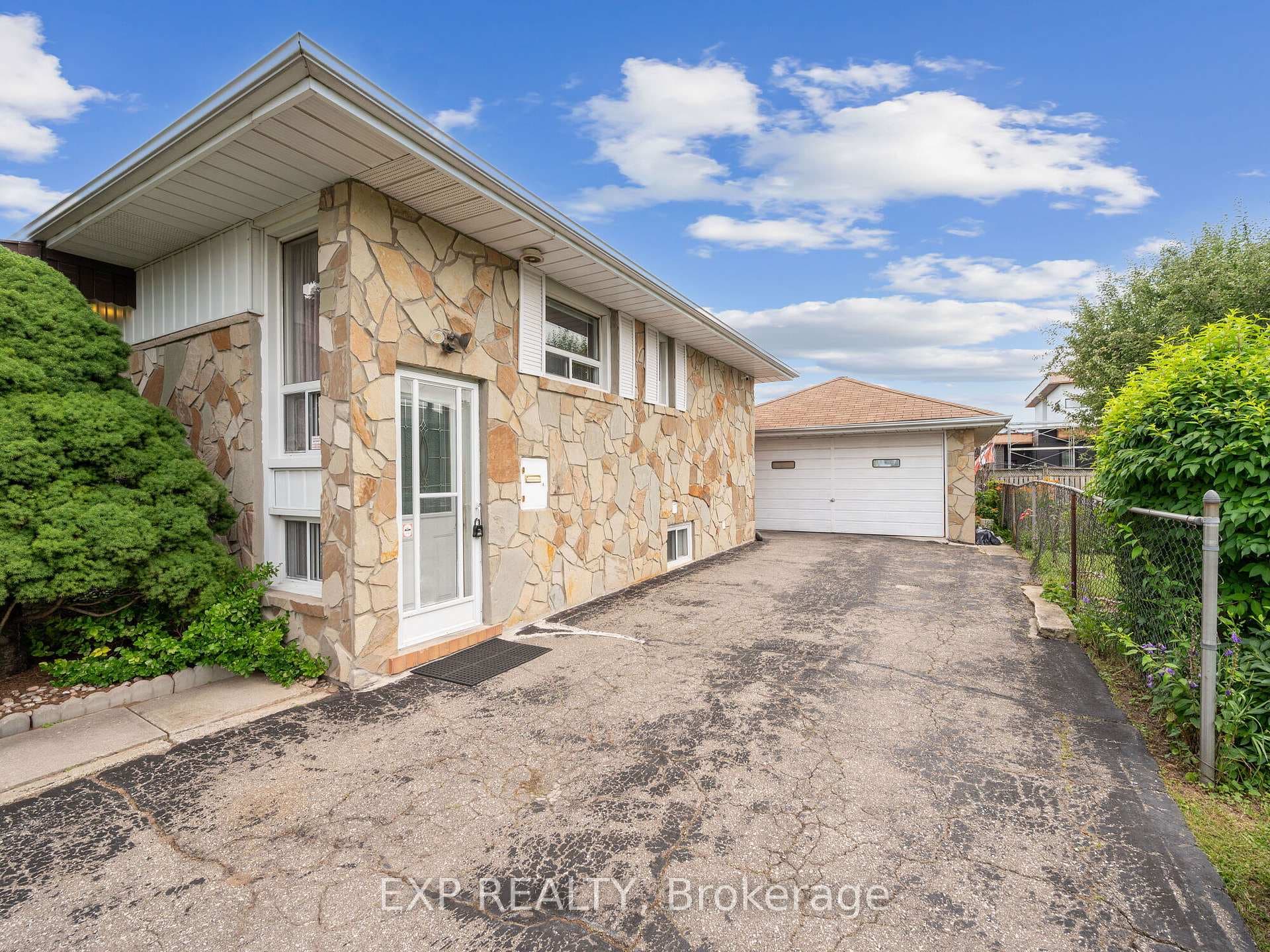 374 Wentworth Street photo 5