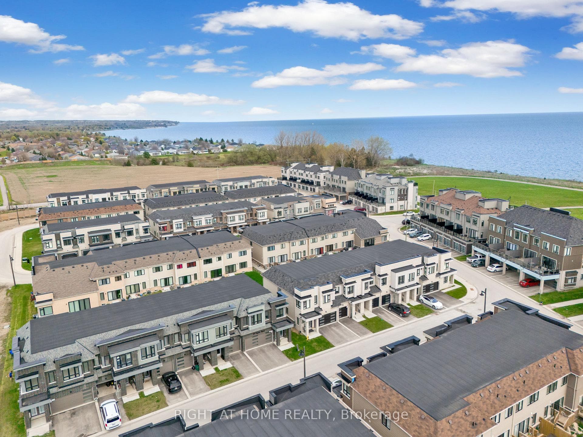 43 Caspian Square photo 29