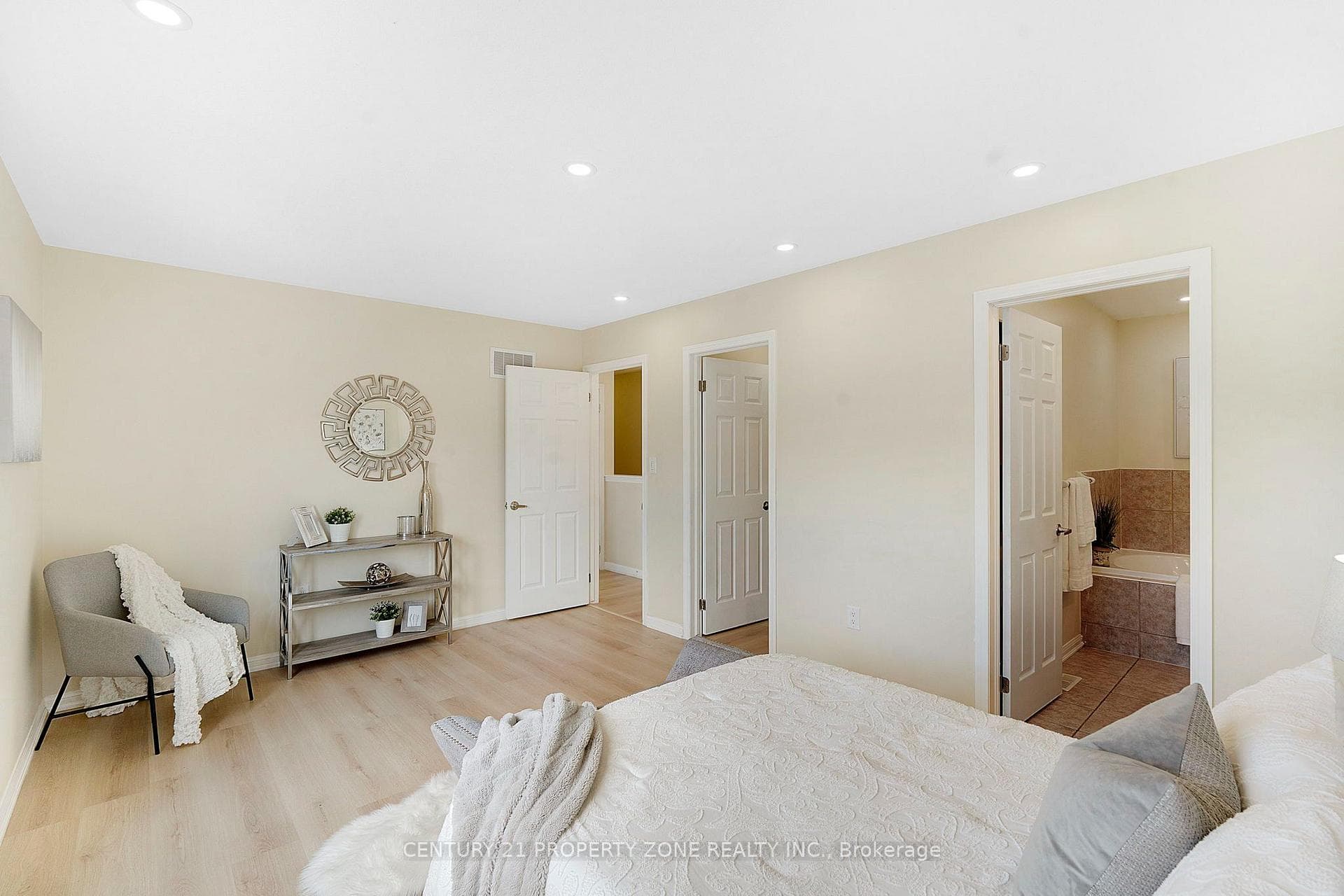 30 Apple Valley Way Drive photo 17