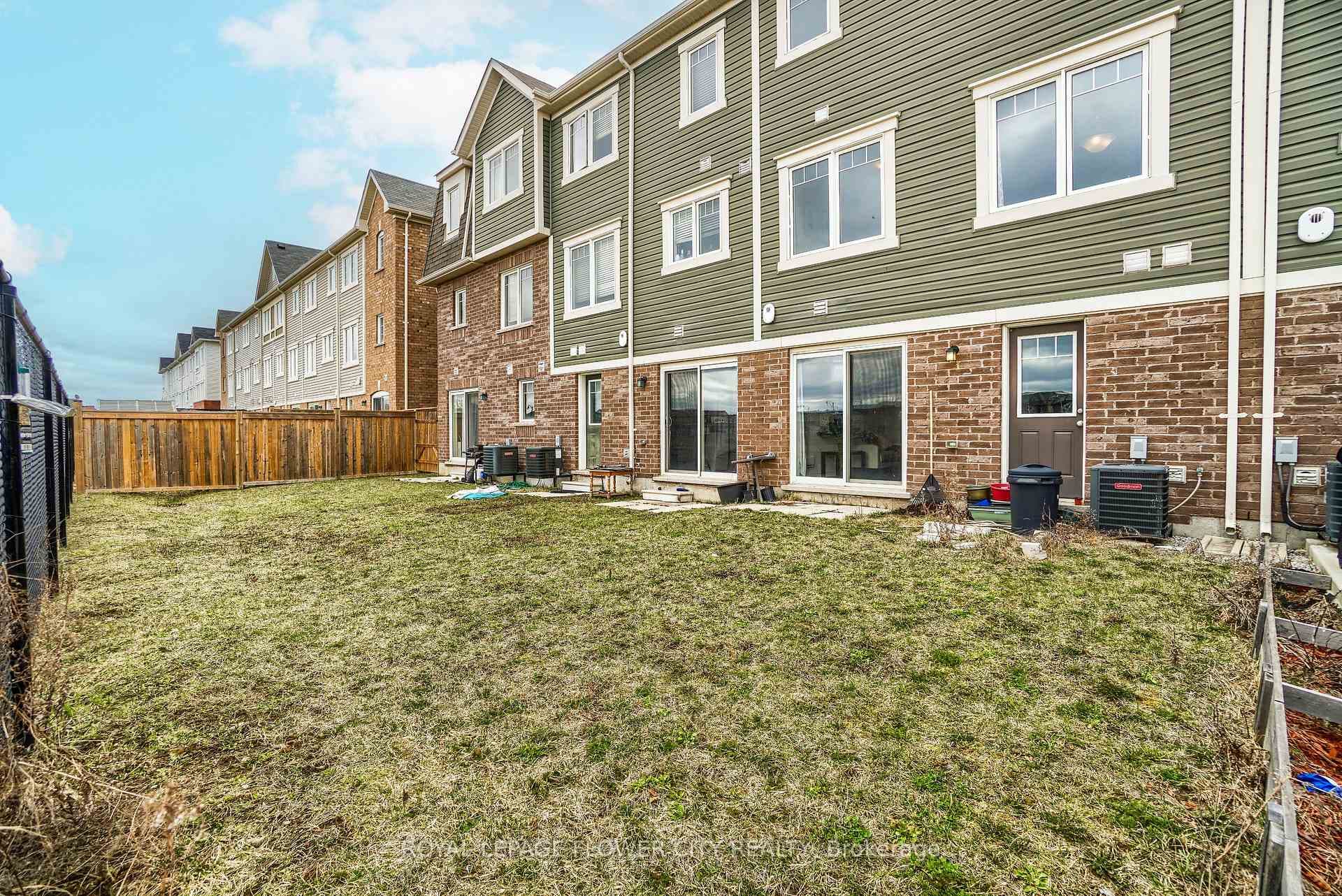 70 Bannister Crescent photo 33