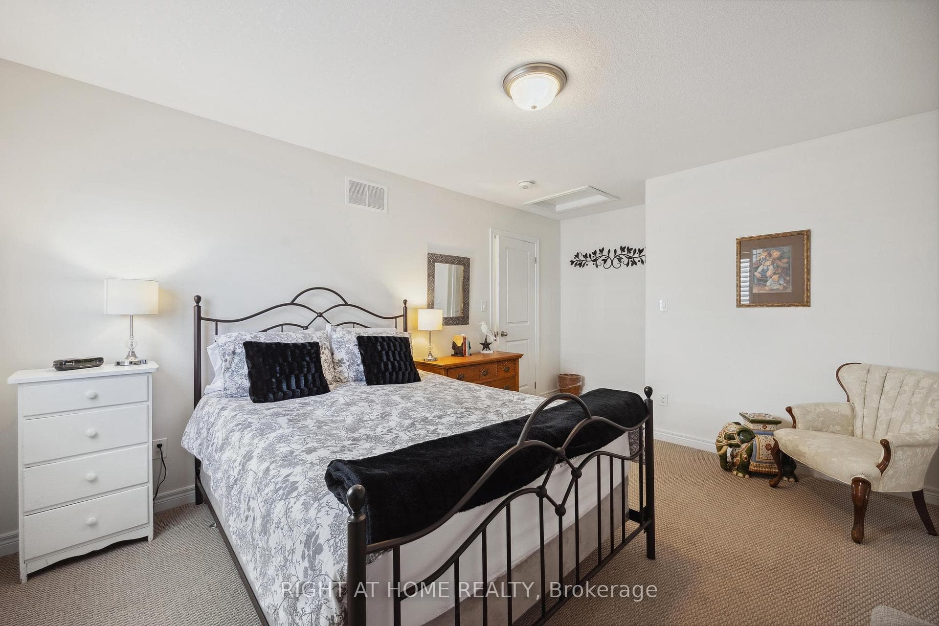 274 Strachan Street photo 22