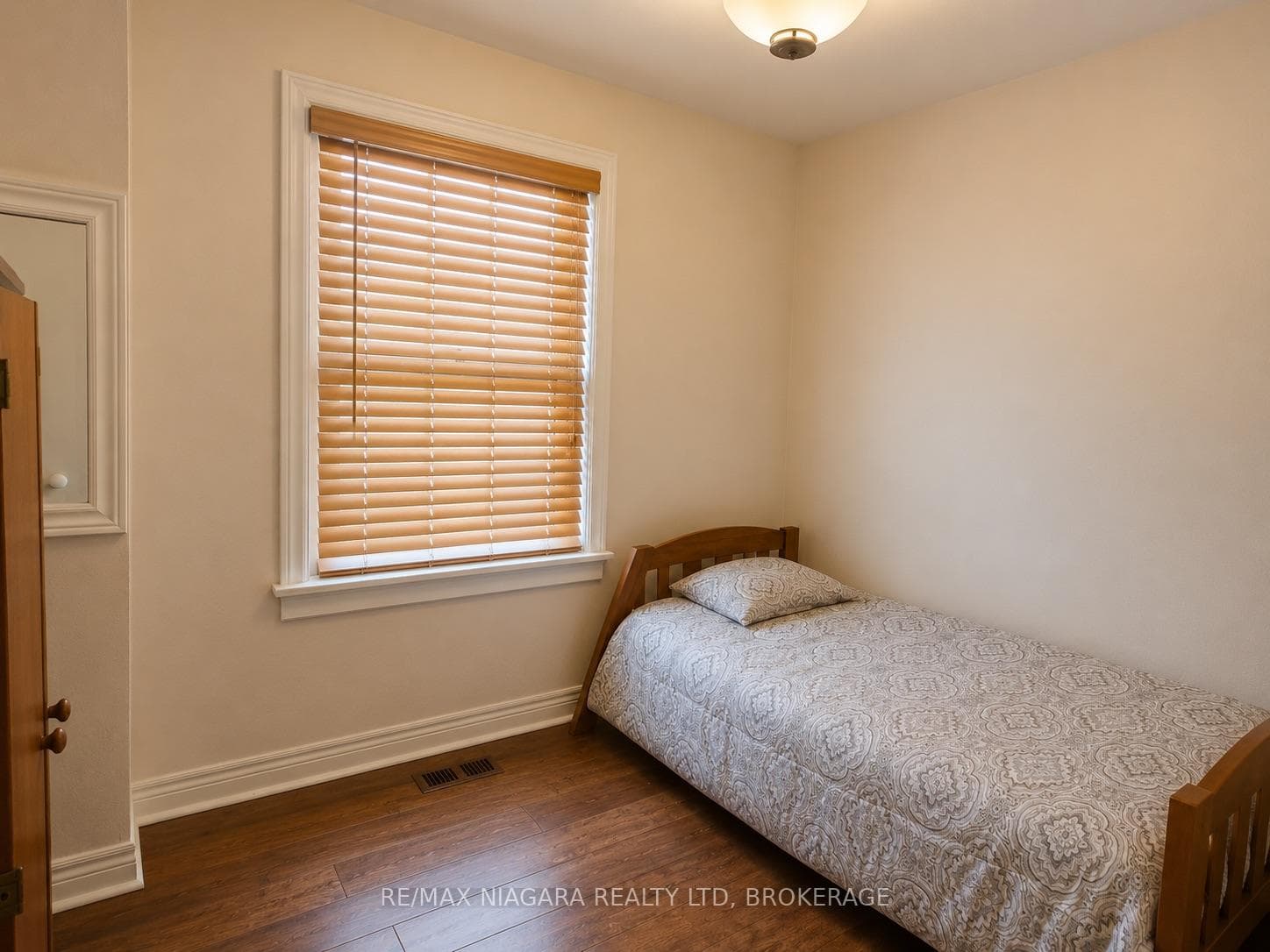 63 Sullivan Avenue photo 12
