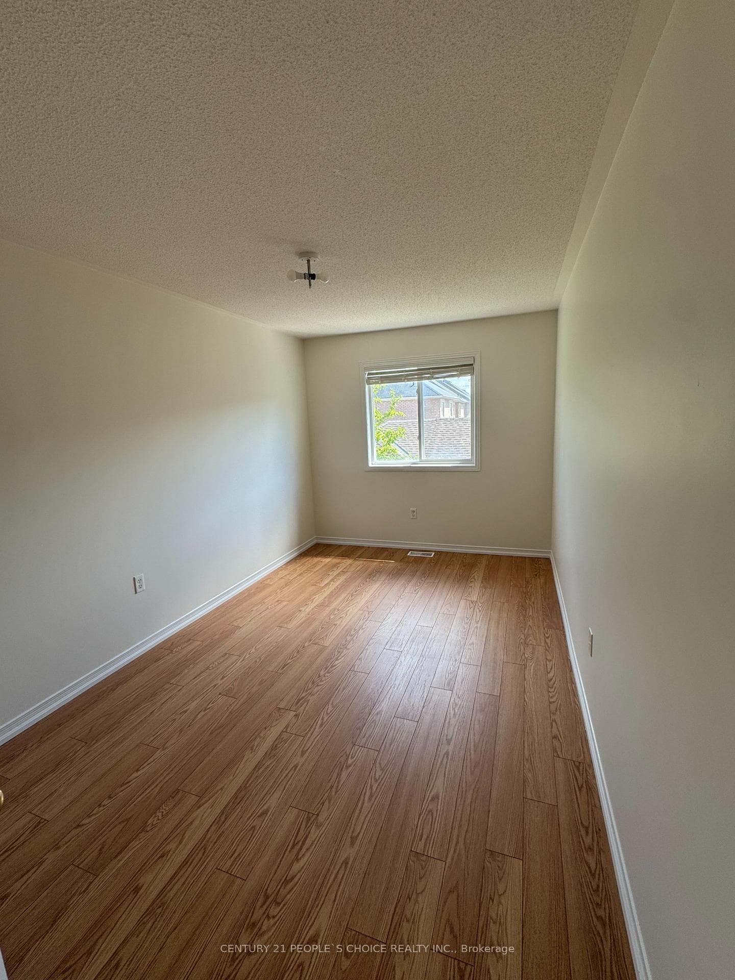 479 Davos Road photo 7