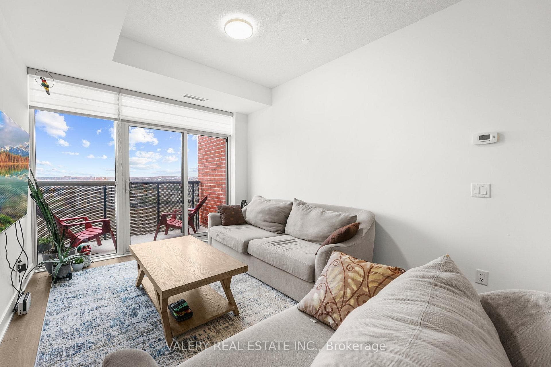 681 Yonge Street Unit 615 photo 6