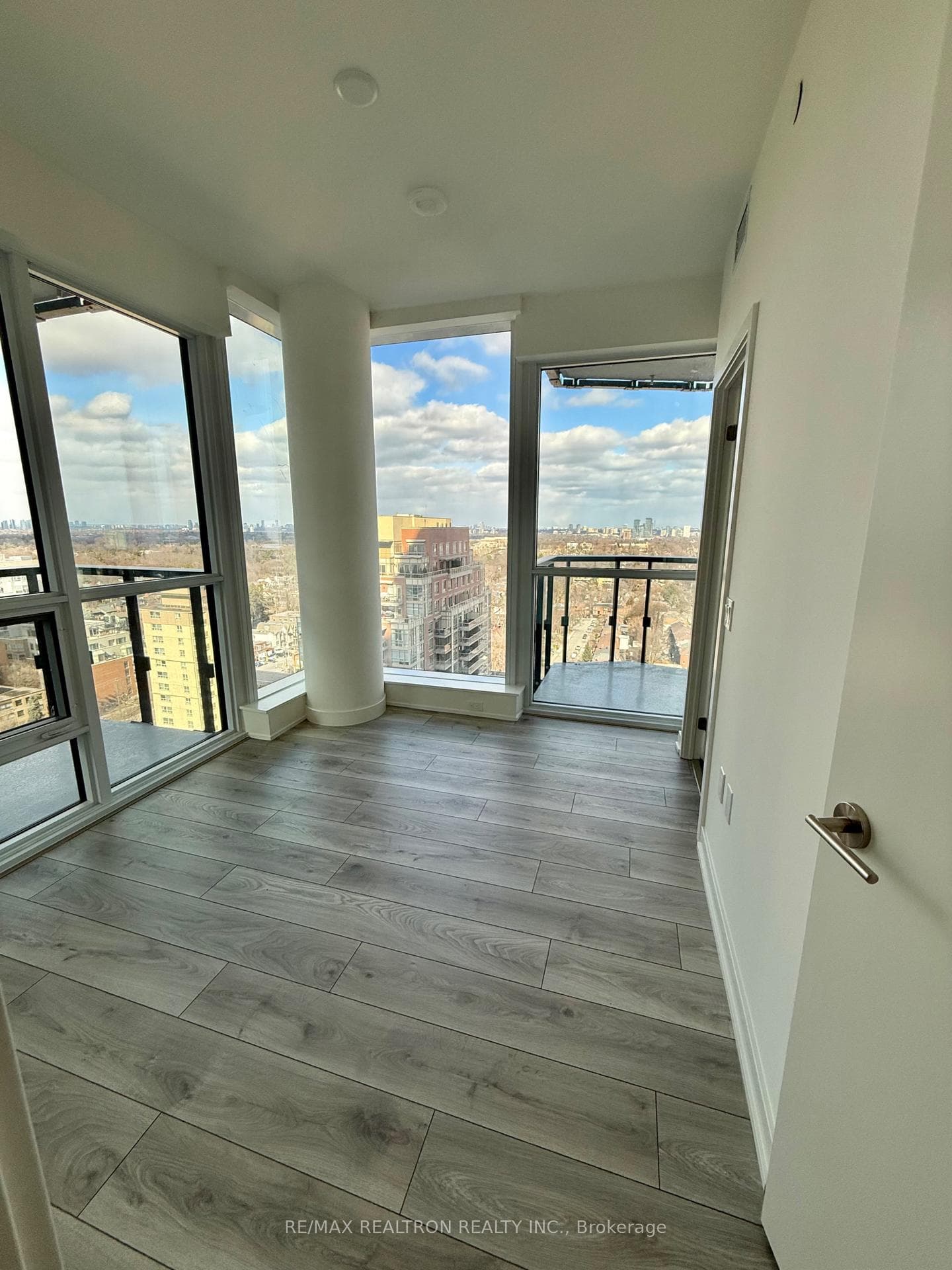 110 Broadway Avenue Unit 1709 photo 12