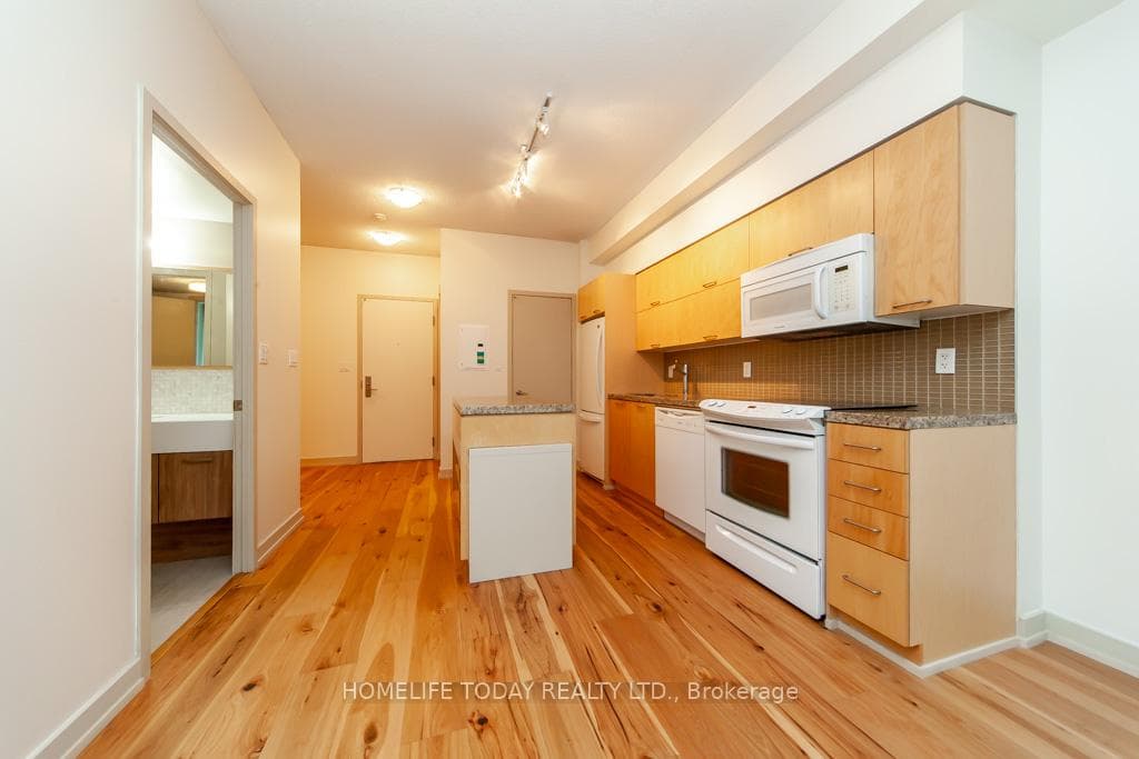 126 Simcoe Street Unit 806 photo 9