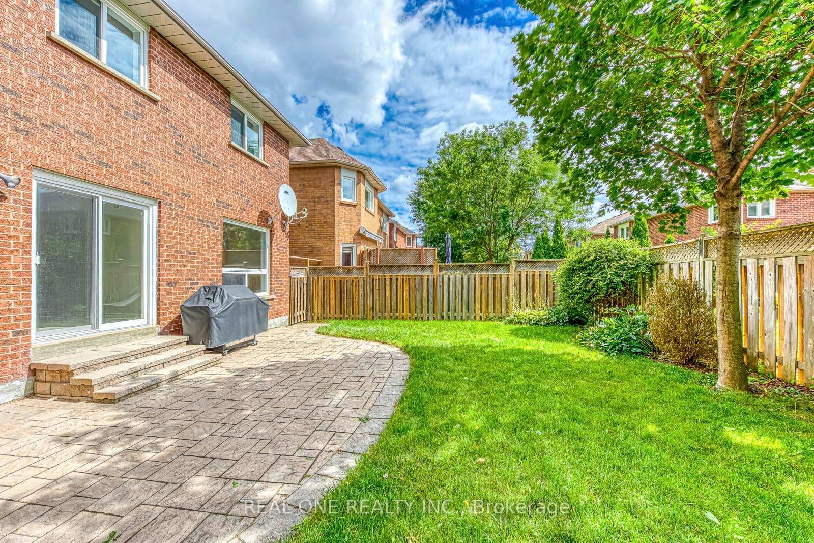 5192 Castlefield Drive photo 32