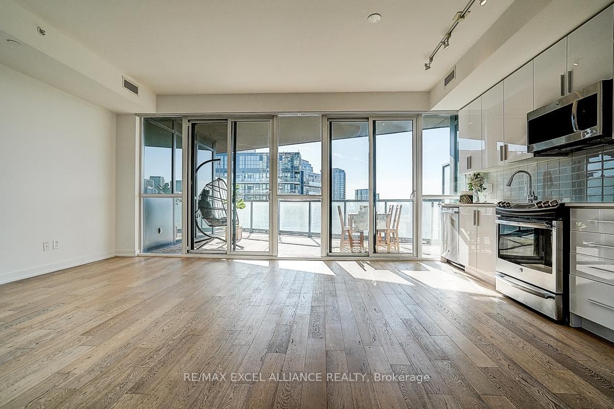 20 Bruyeres Mews Unit 2501 photo 4