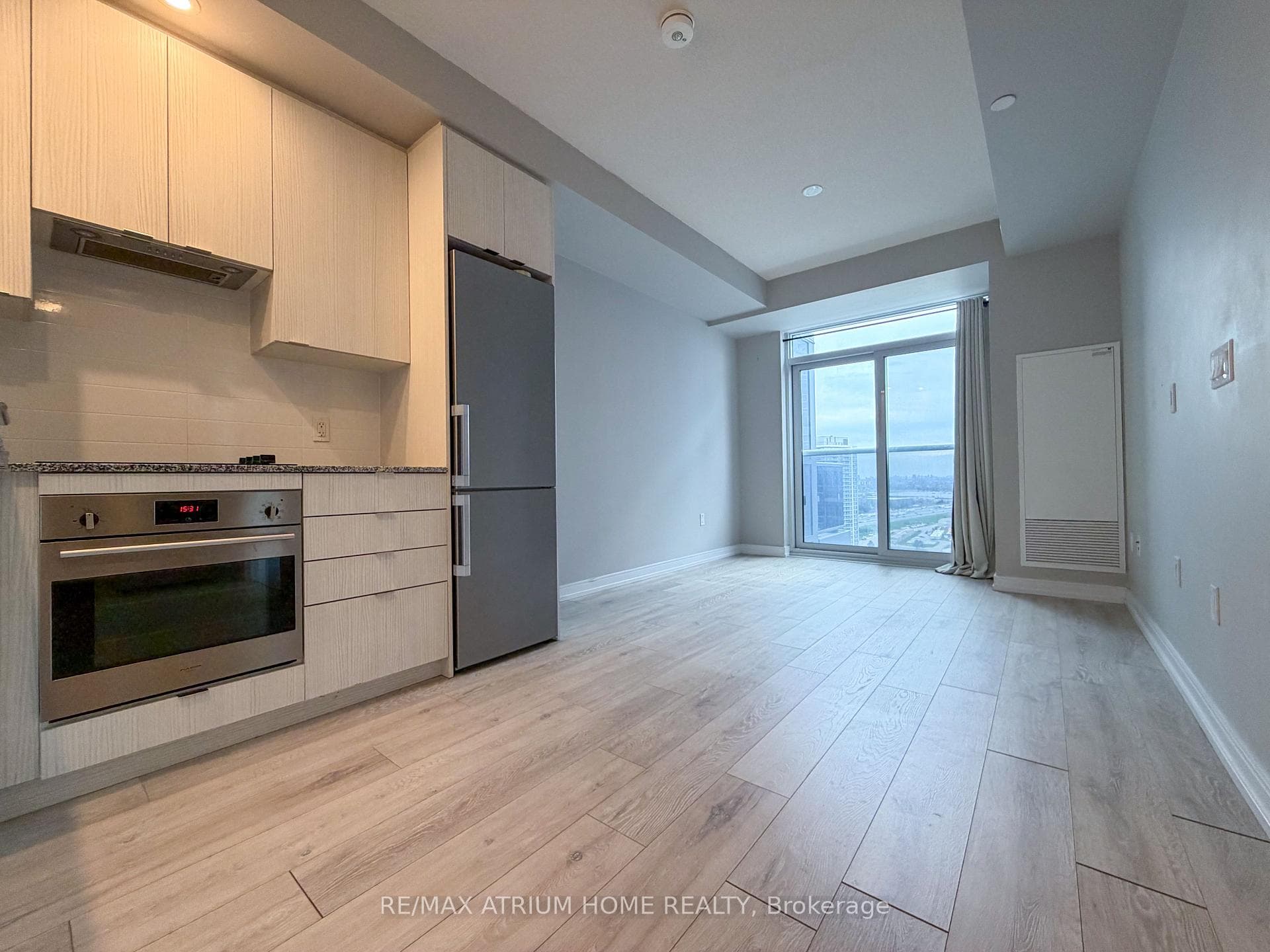 225 Village Green Square Unit 2705 photo 1