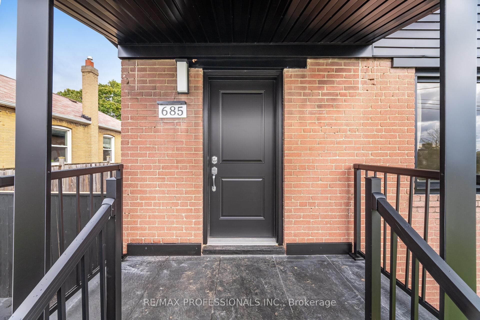 685 Kipling Avenue photo 3