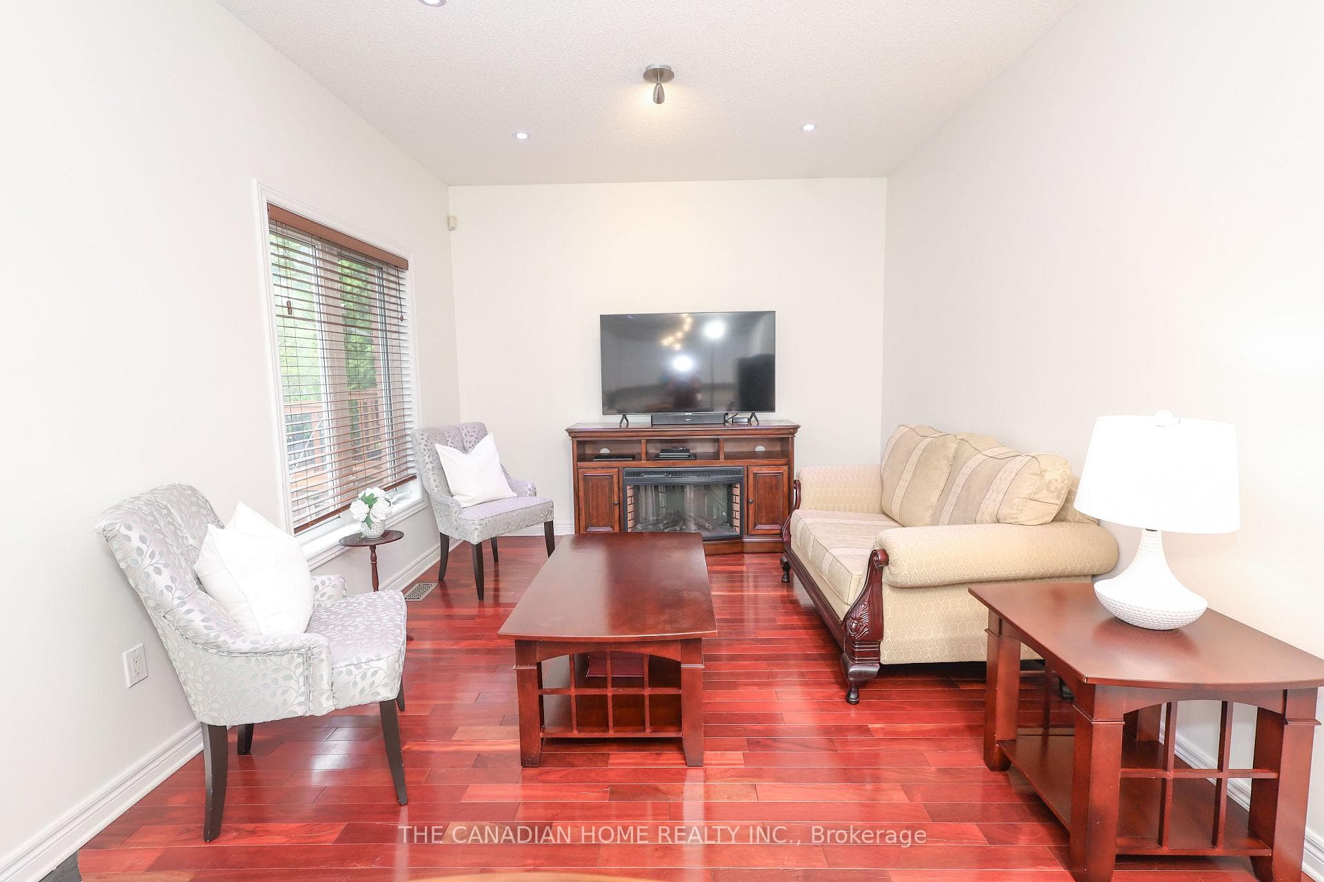 5187 Garland Crescent photo 13
