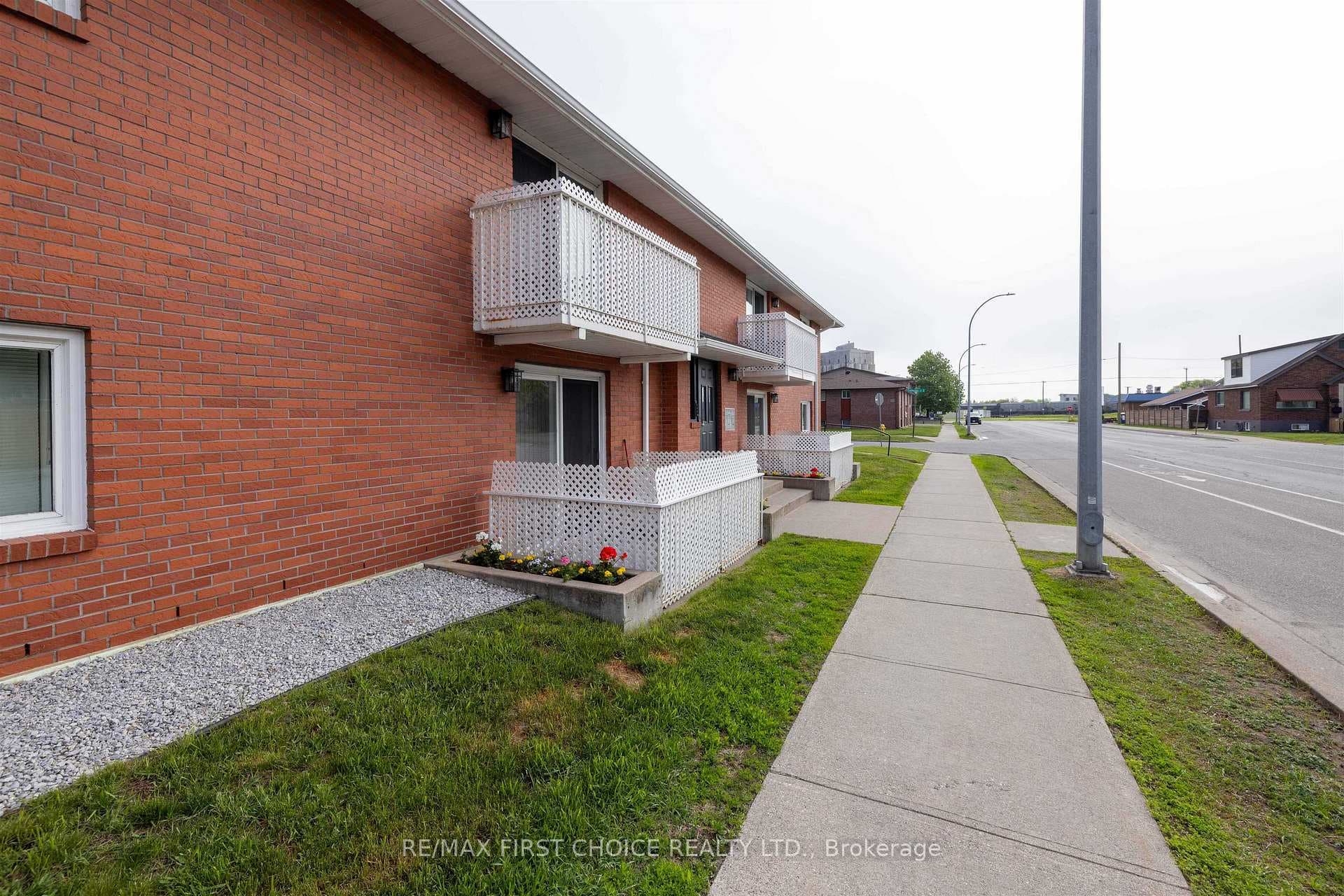641 Catherine Street photo 31