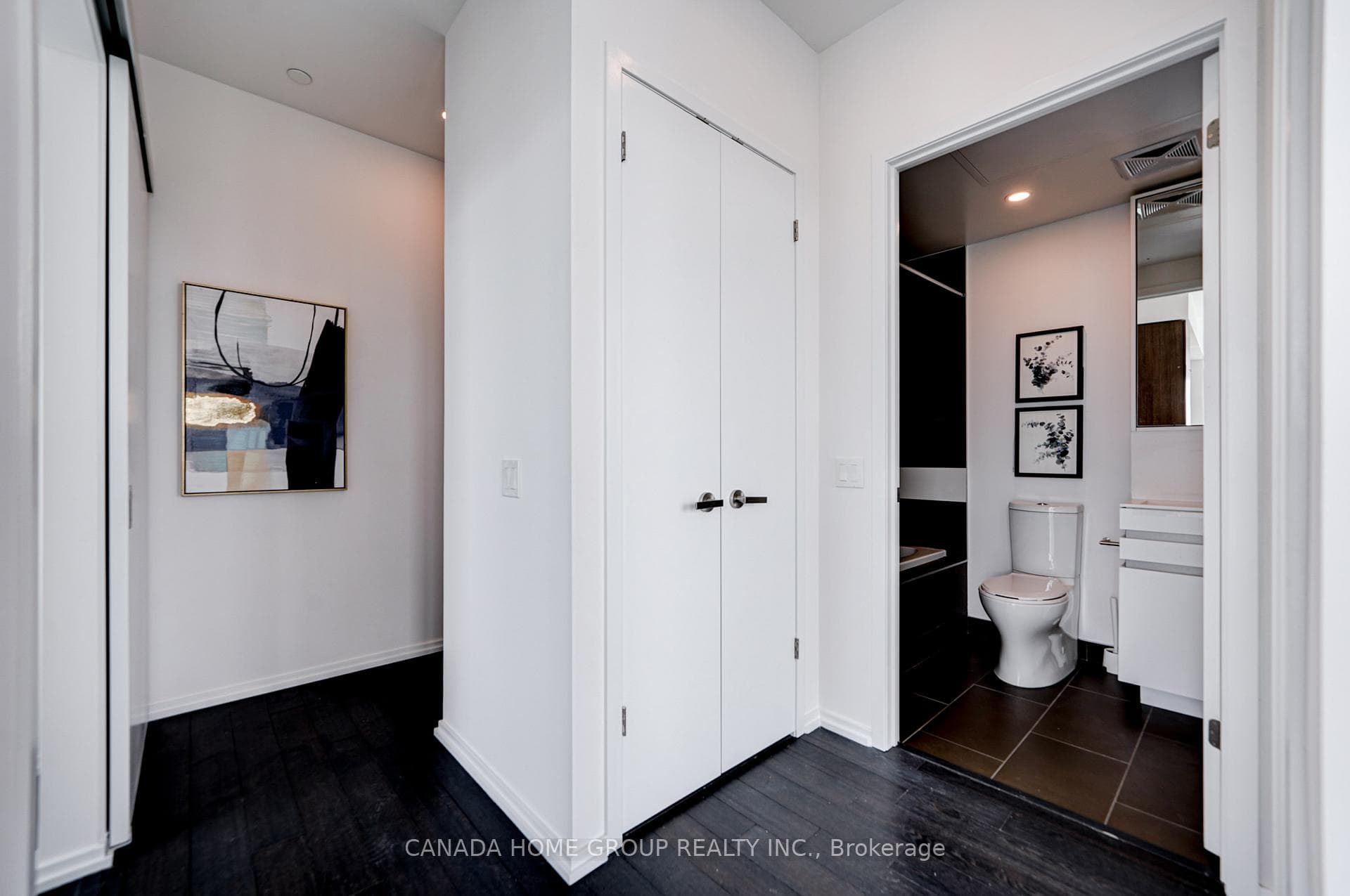 197 Yonge Street Unit 3605 photo 10