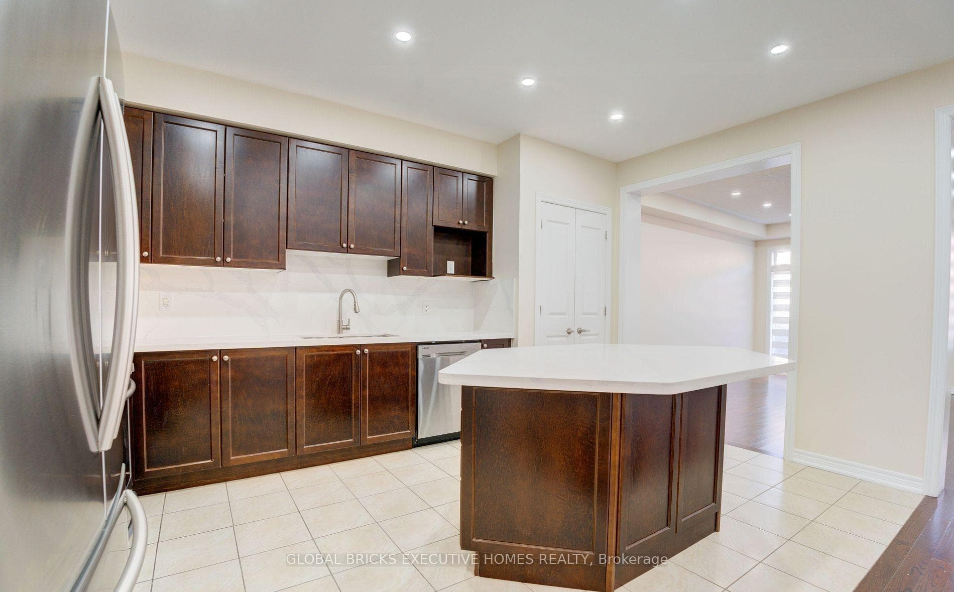 33 Antibes Drive photo 10