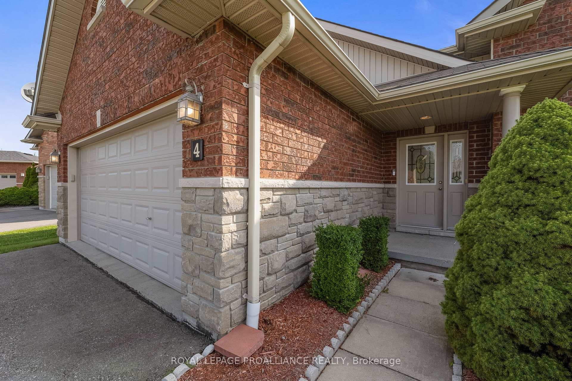 4 Beacon Drive photo 2