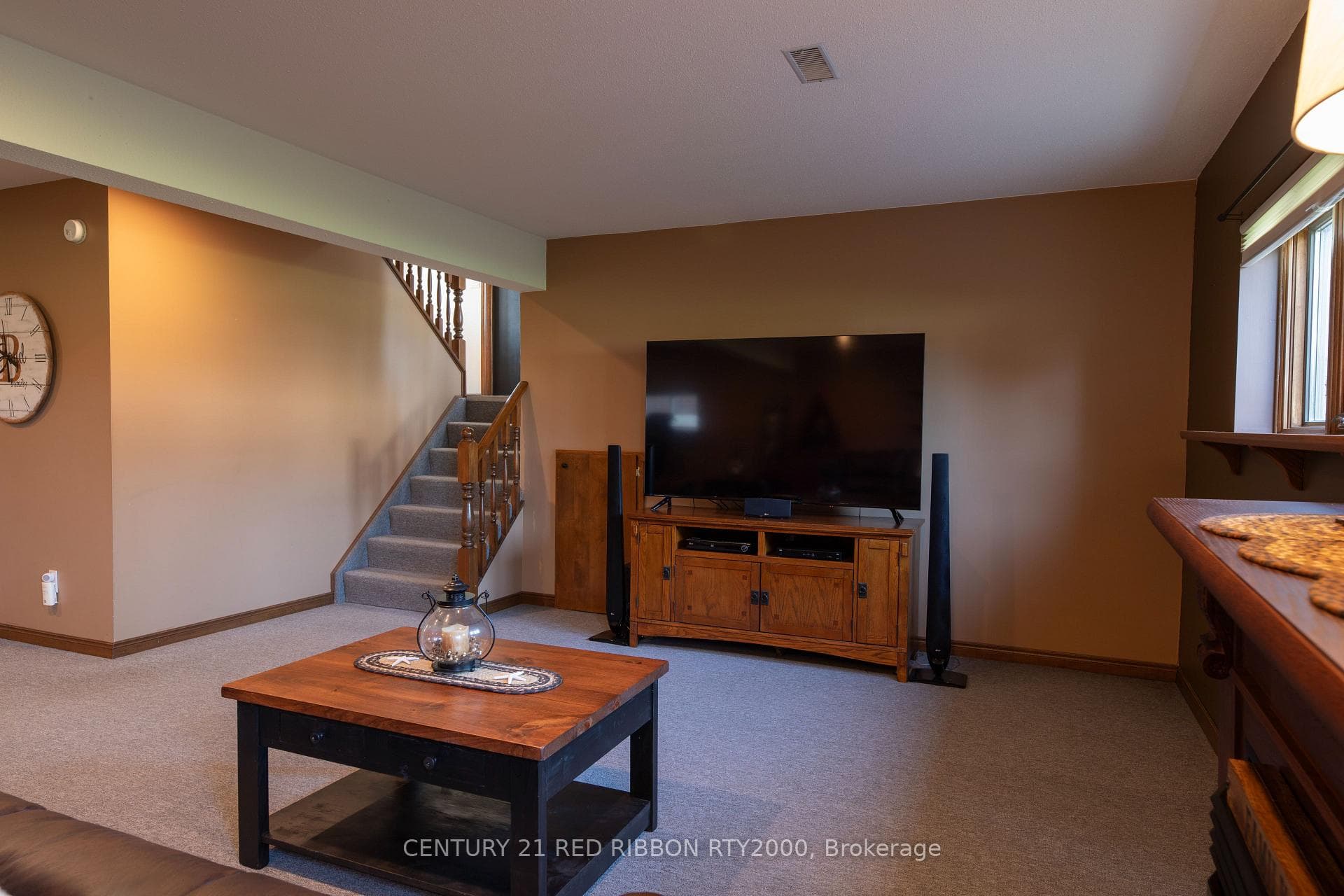453 Head Street photo 19