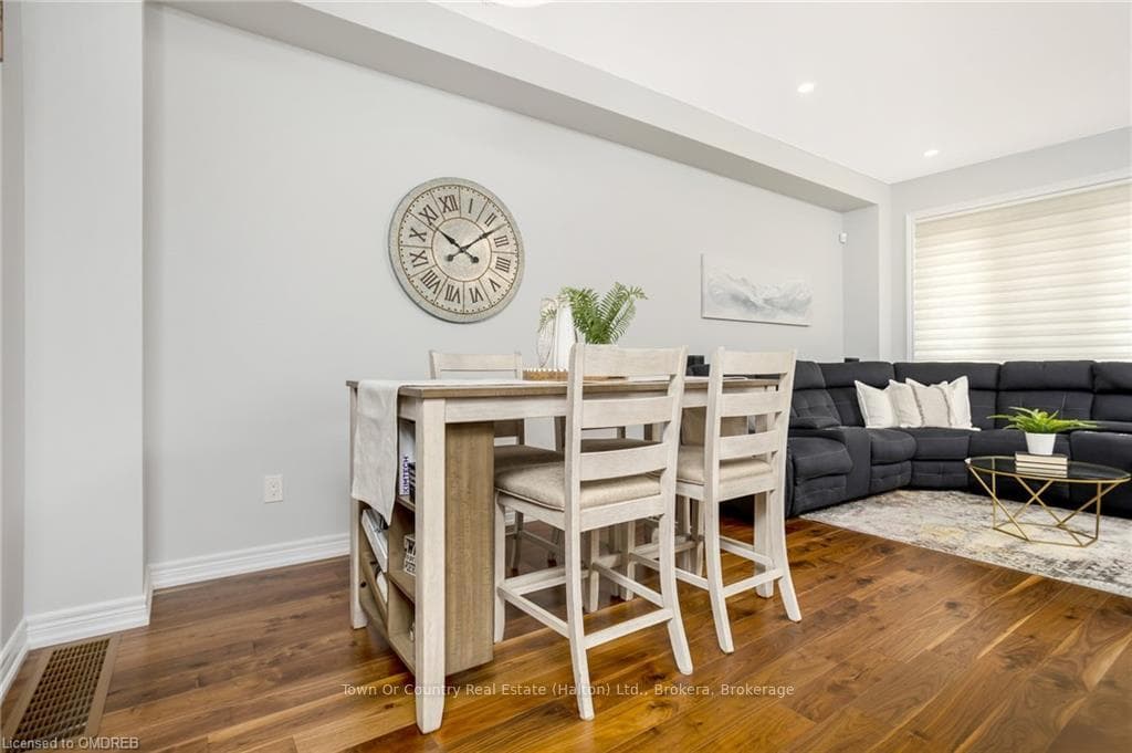 54 CLIFFORD Crescent photo 13