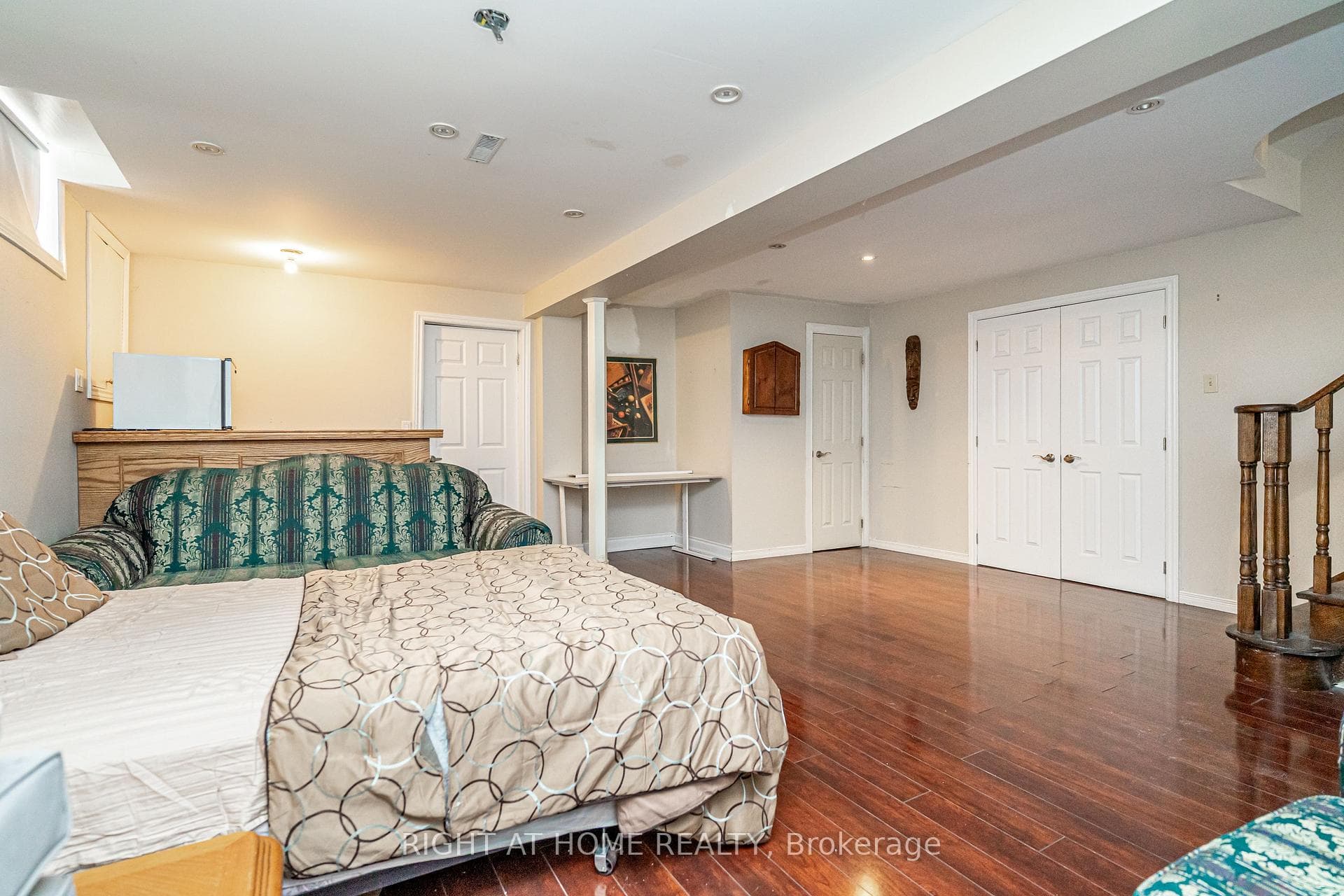2136 Wincanton Crescent photo 31