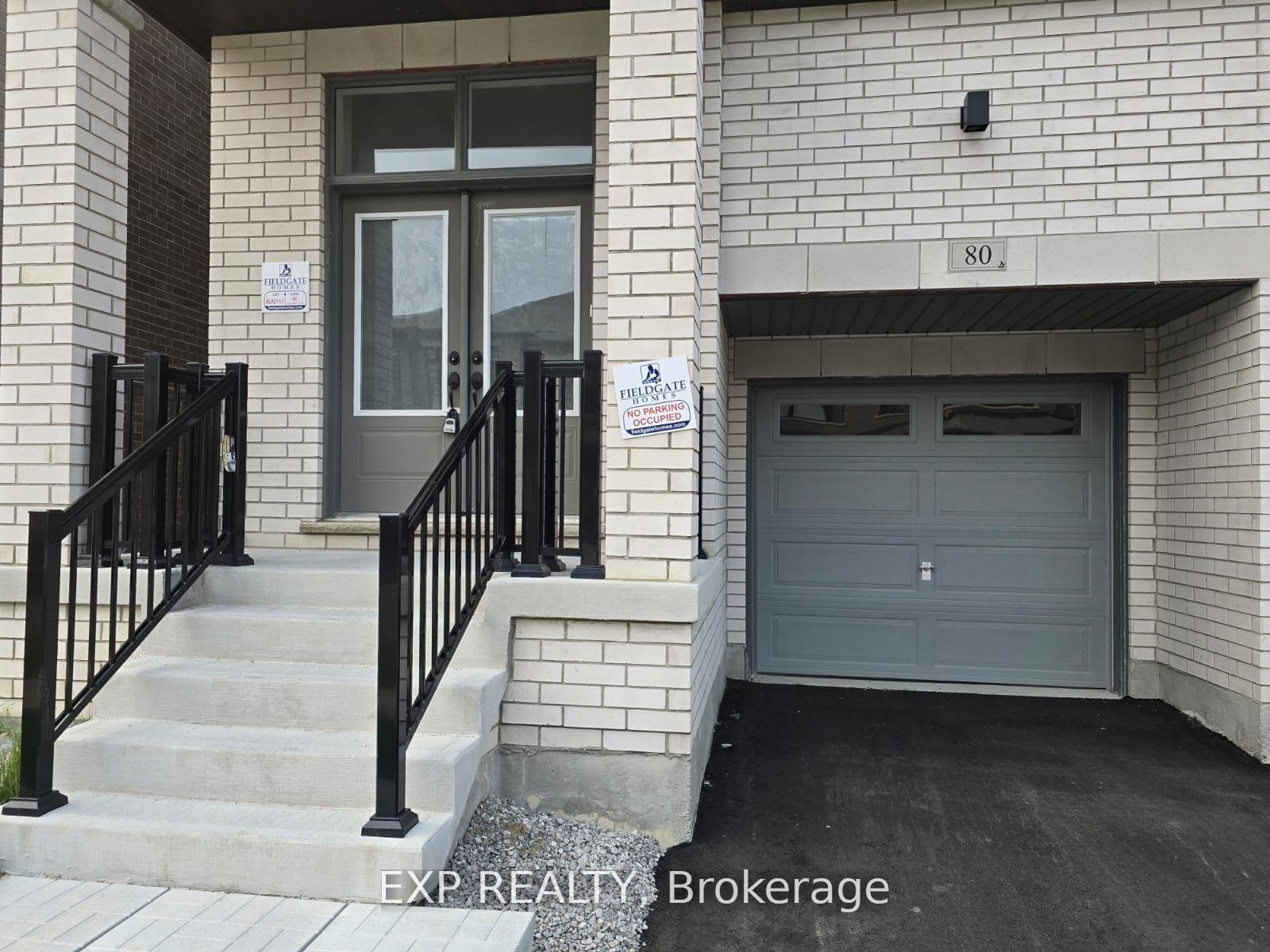 80 Singhampton Road photo 2
