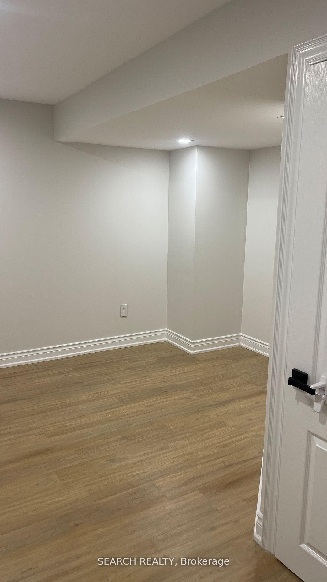5560 Ethan Drive photo 3