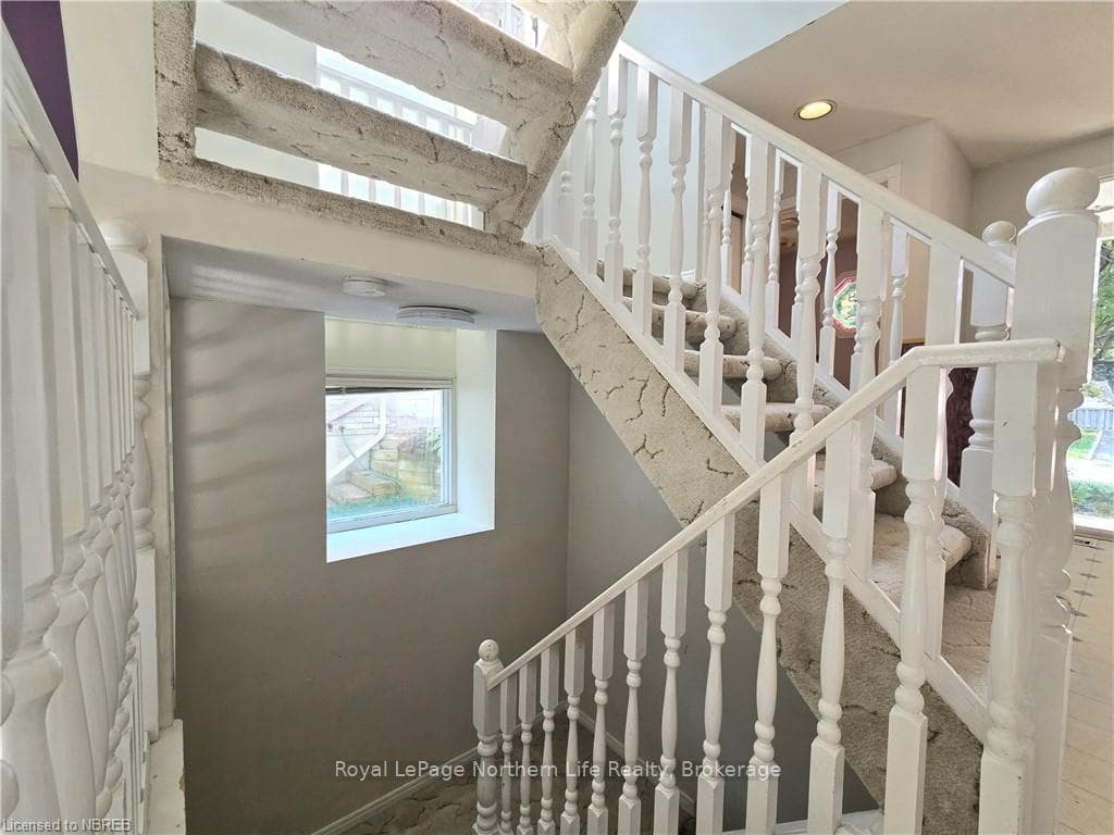 668 TACKABERRY Drive photo 28