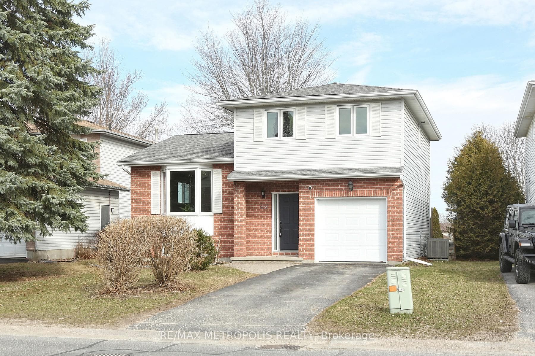 812 Cataraqui Woods Drive photo 1