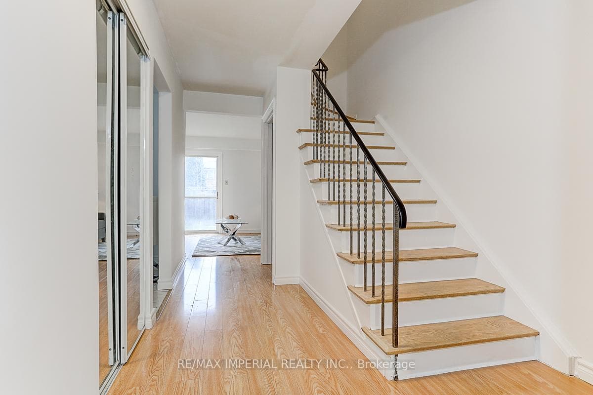 82 Timberbank Boulevard photo 6