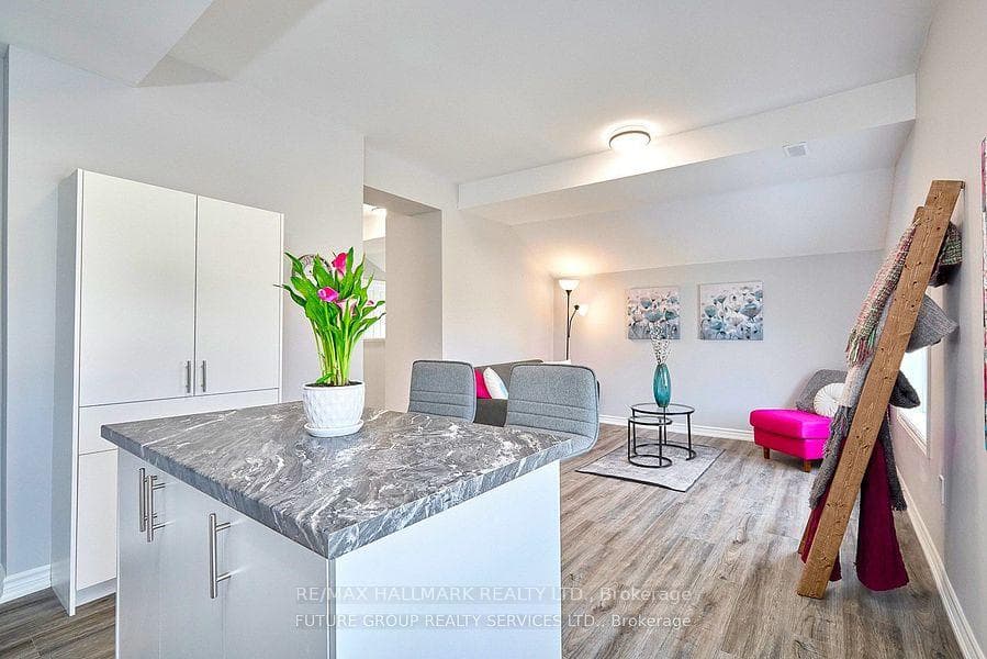 156 Peel Street Unit # B photo 9
