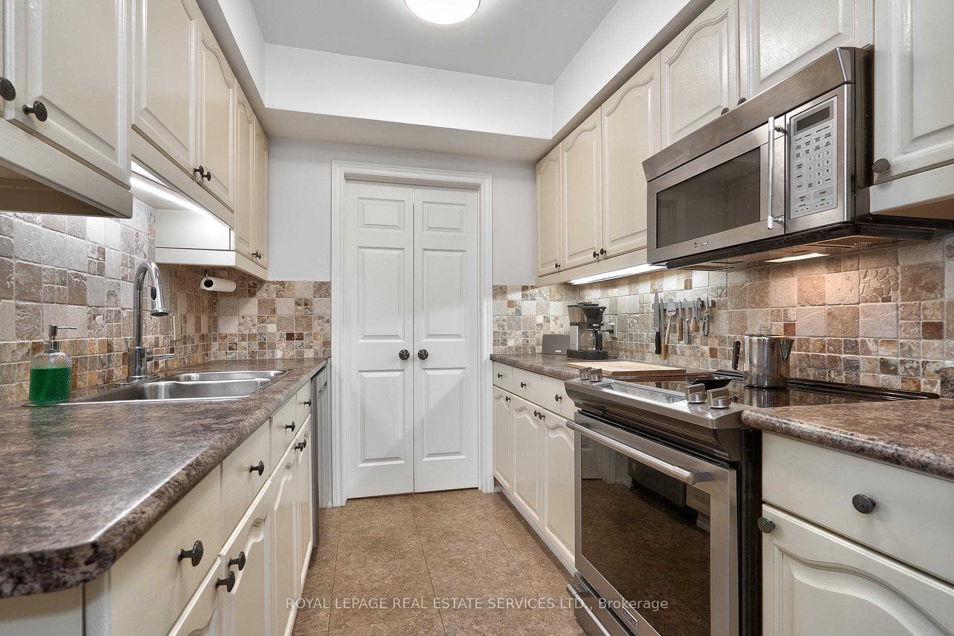 151 Robinson Street Unit 304 photo 8