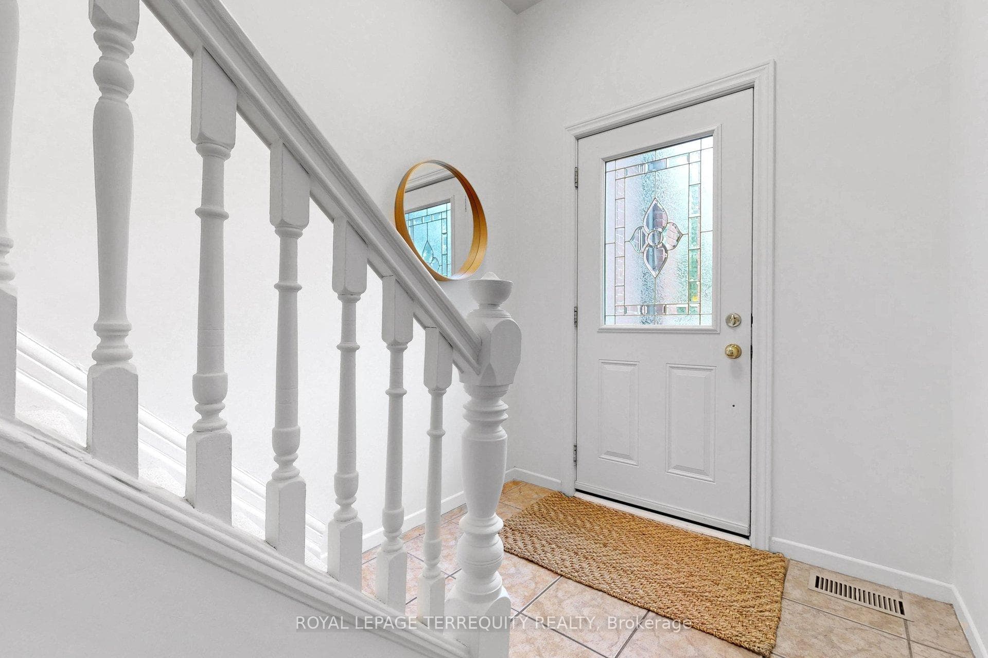 372 St Johns Road photo 3