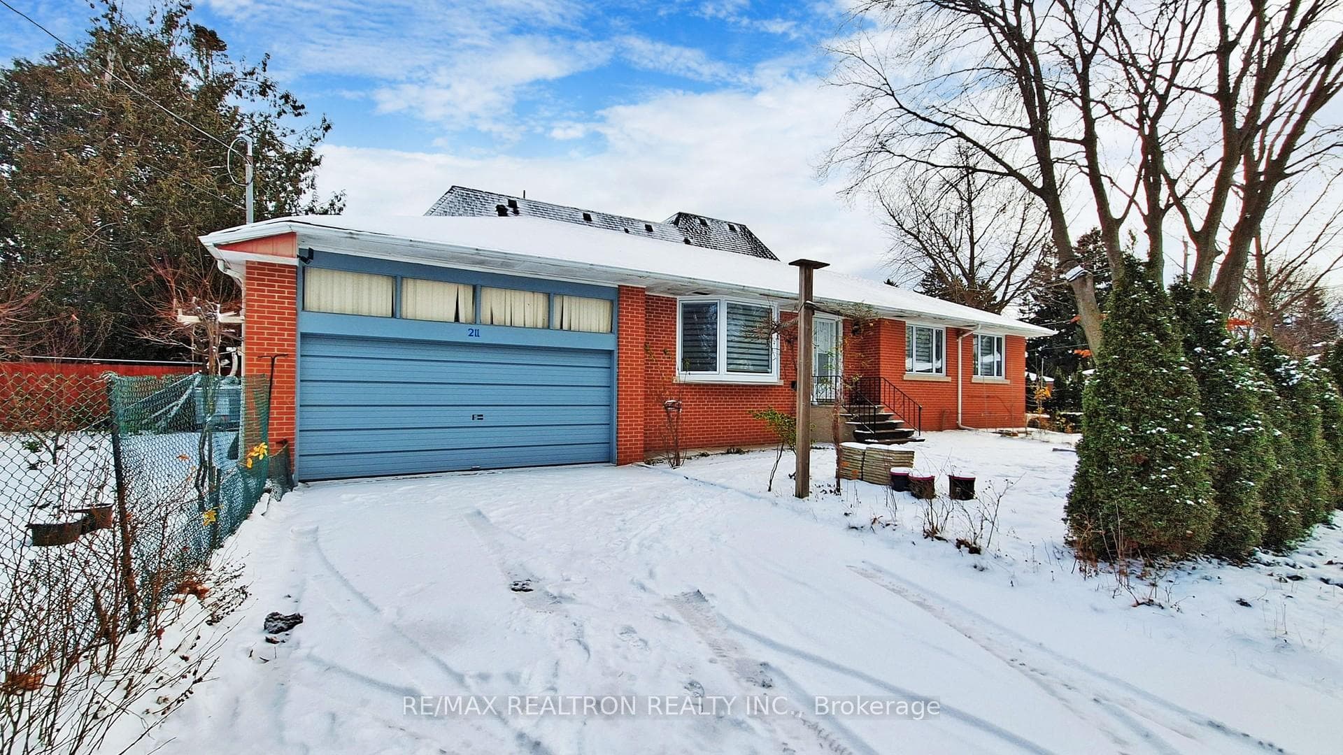 211 Harrygan Crescent photo 2