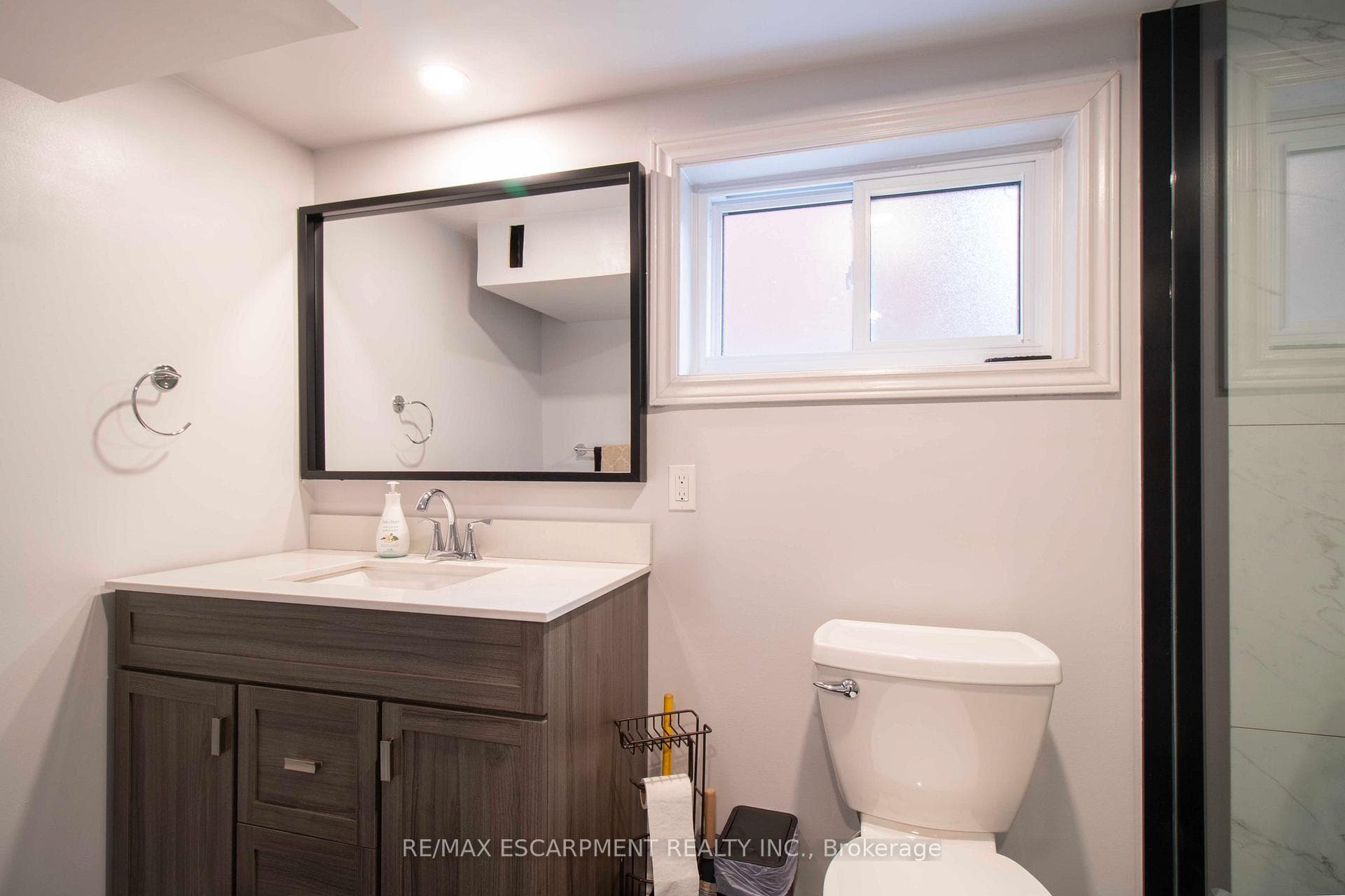 149 East 34th Street photo 31