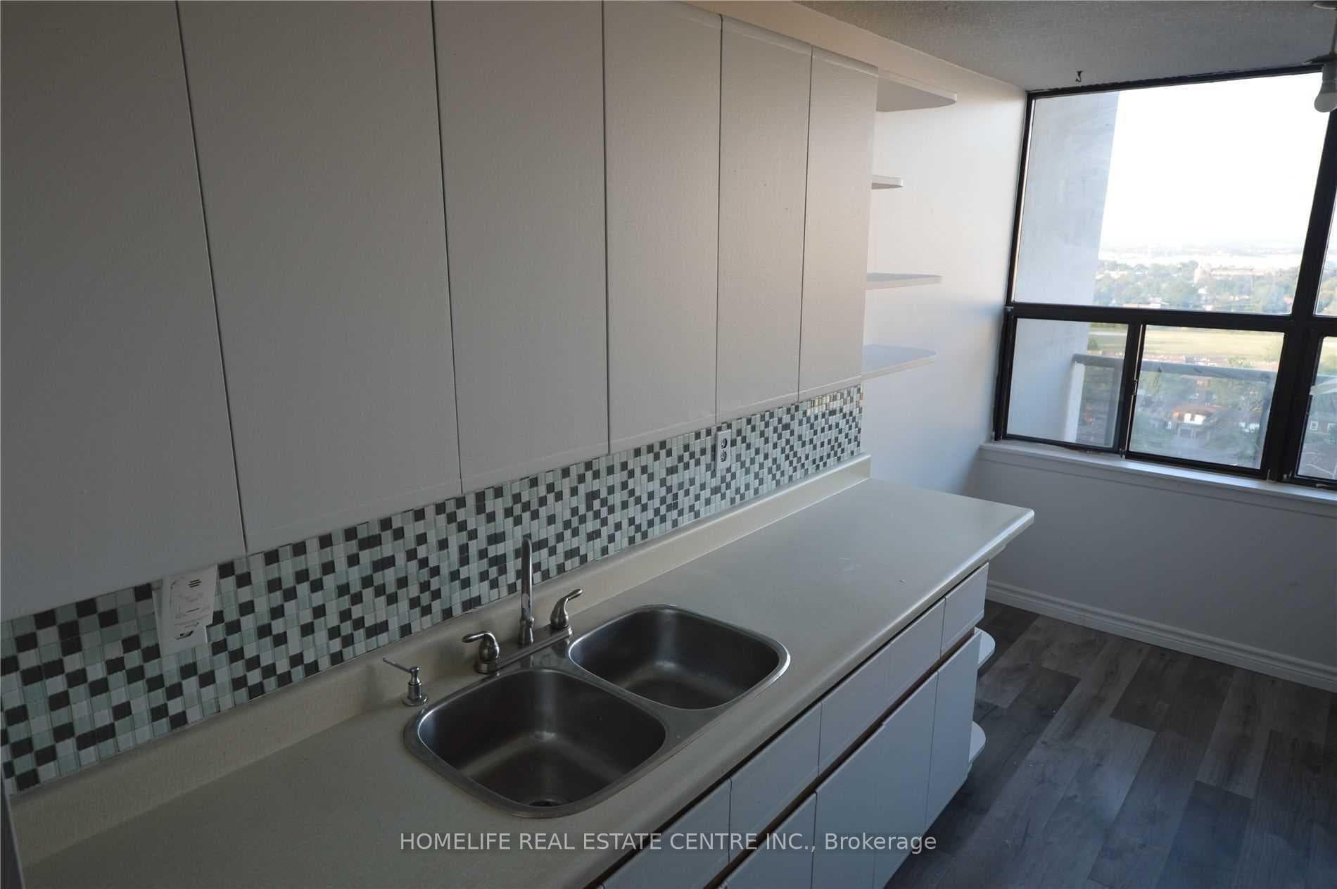 17 Knightsbridge Road Unit 1903 photo 6