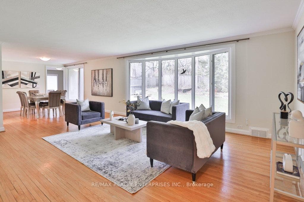 35 Hollyrood Heights Drive photo 9