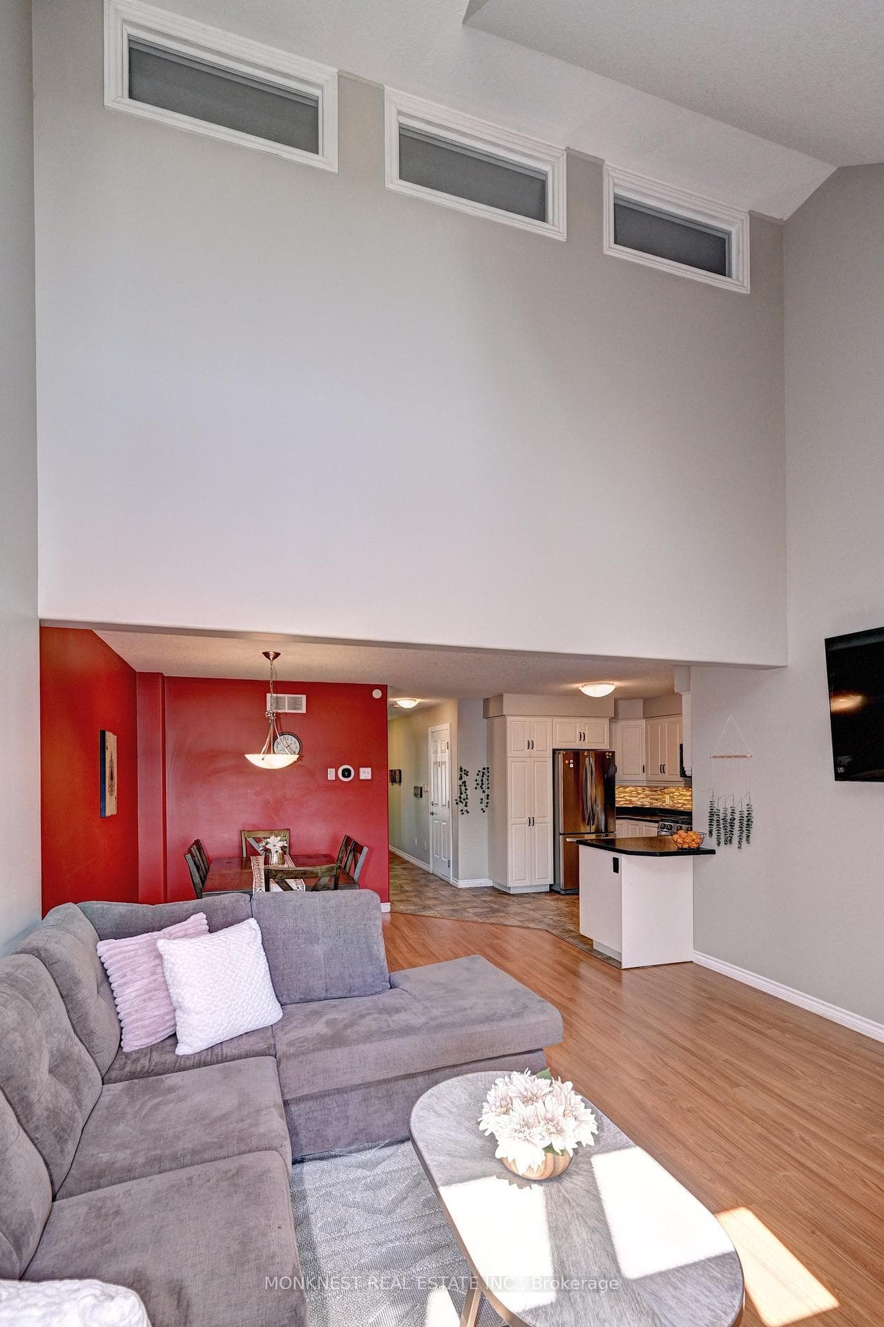 263 Vincent Drive photo 7