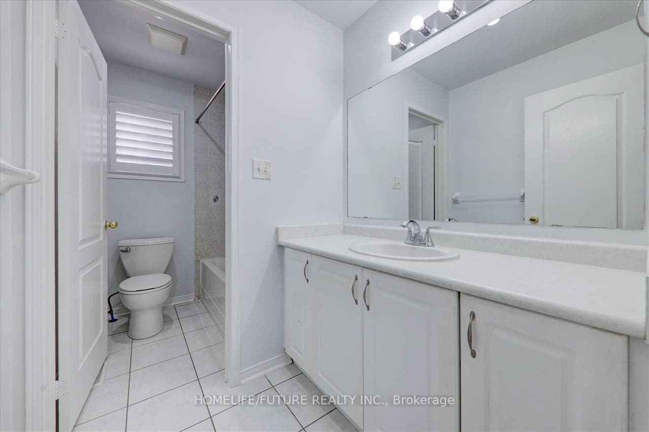 32 Taverner Crescent photo 25