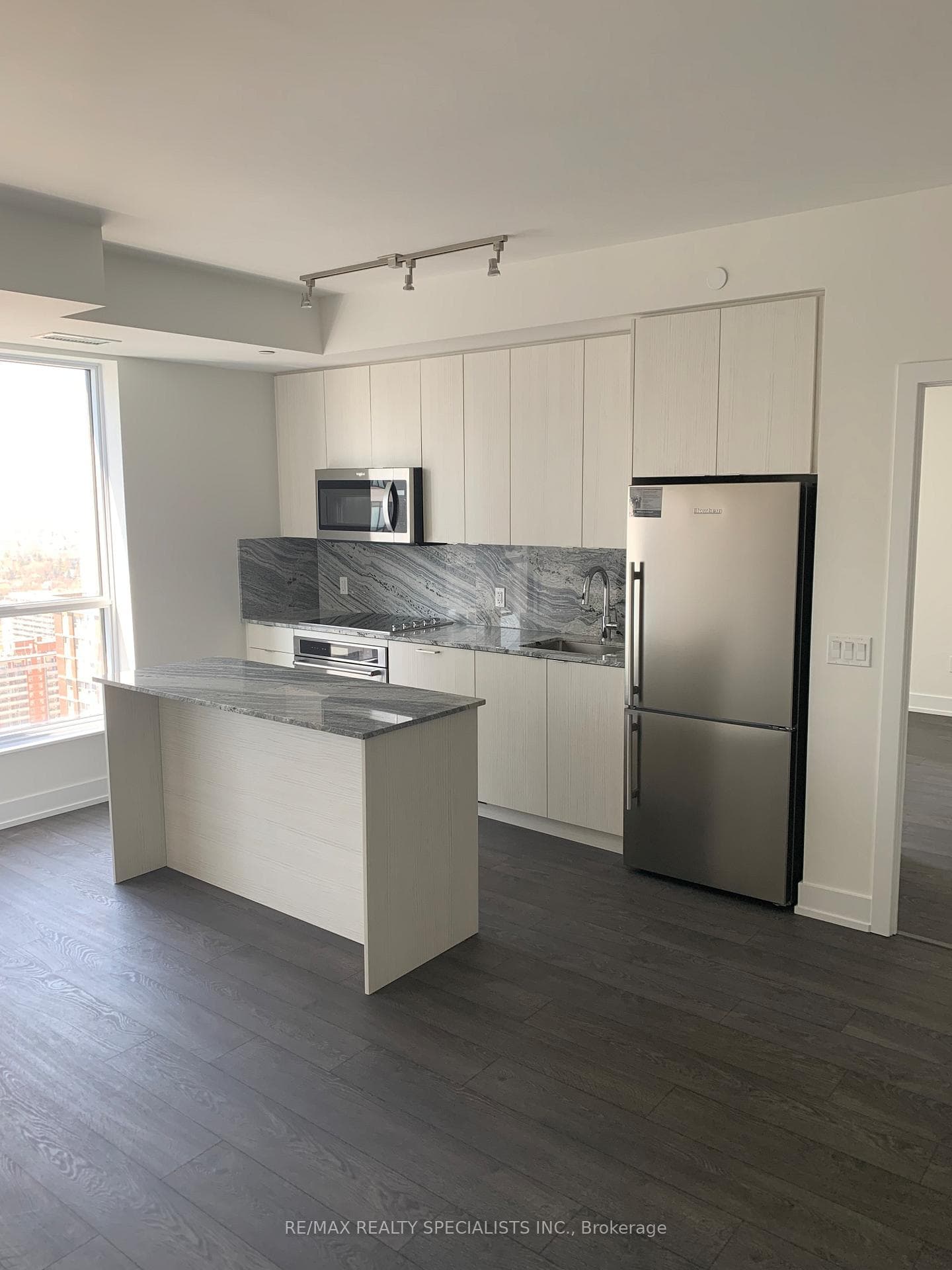 5 Mabelle Avenue Unit 3732 photo 5