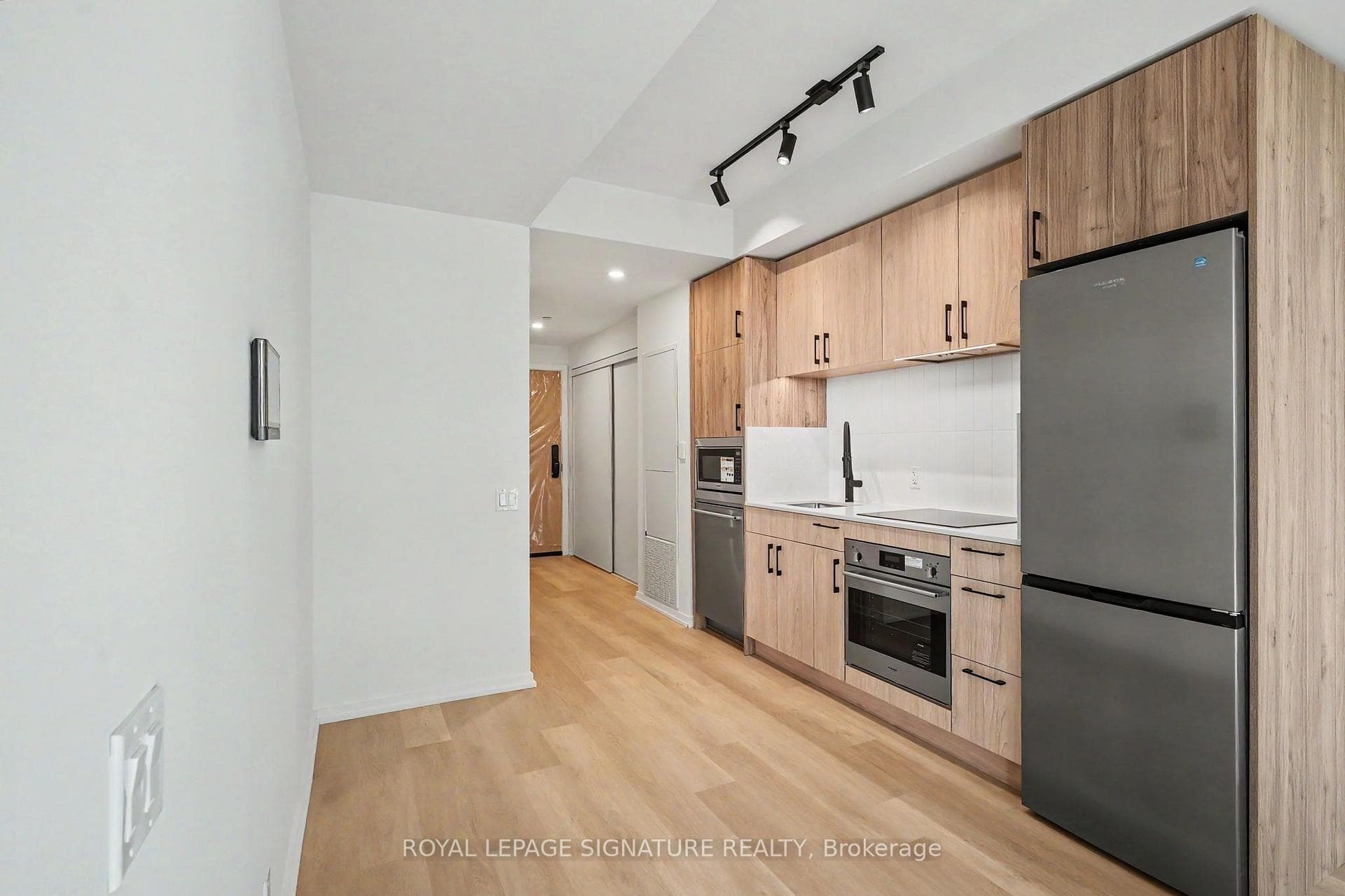 109 Erskine Avenue Unit 1111 photo 7