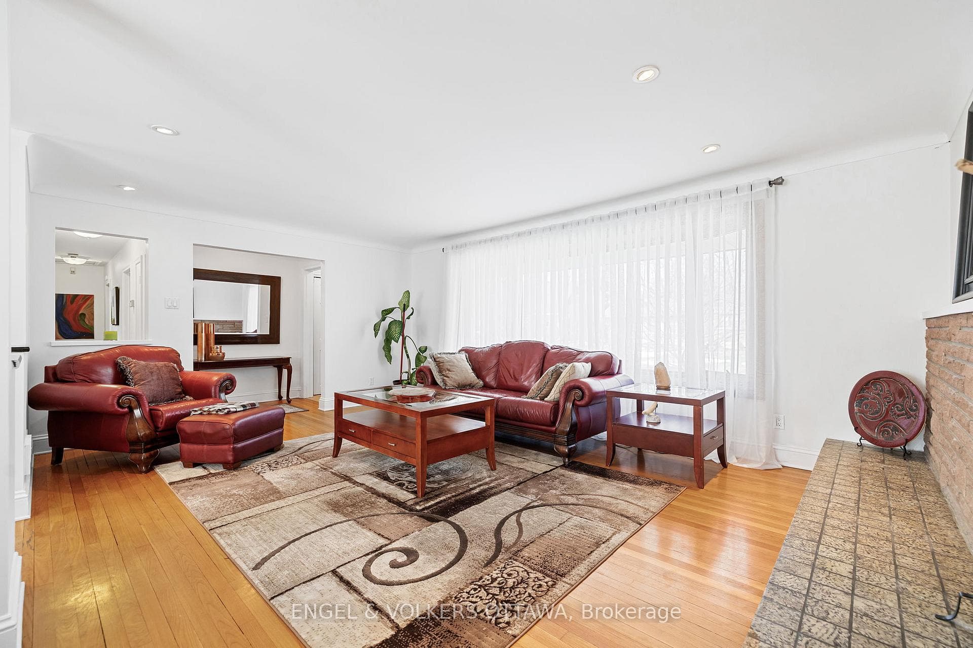 2055 Thorne Avenue photo 7