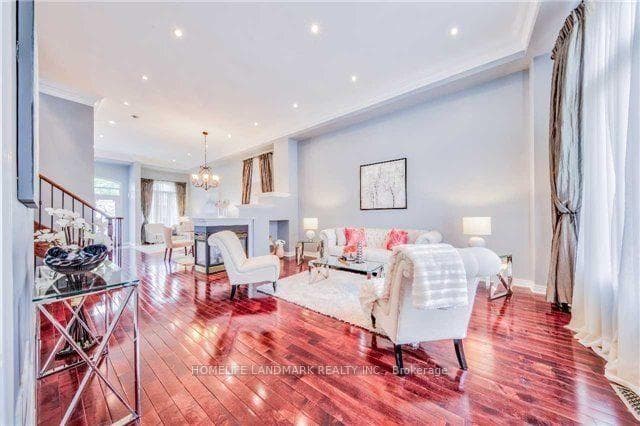 135 Rushworth Drive photo 2