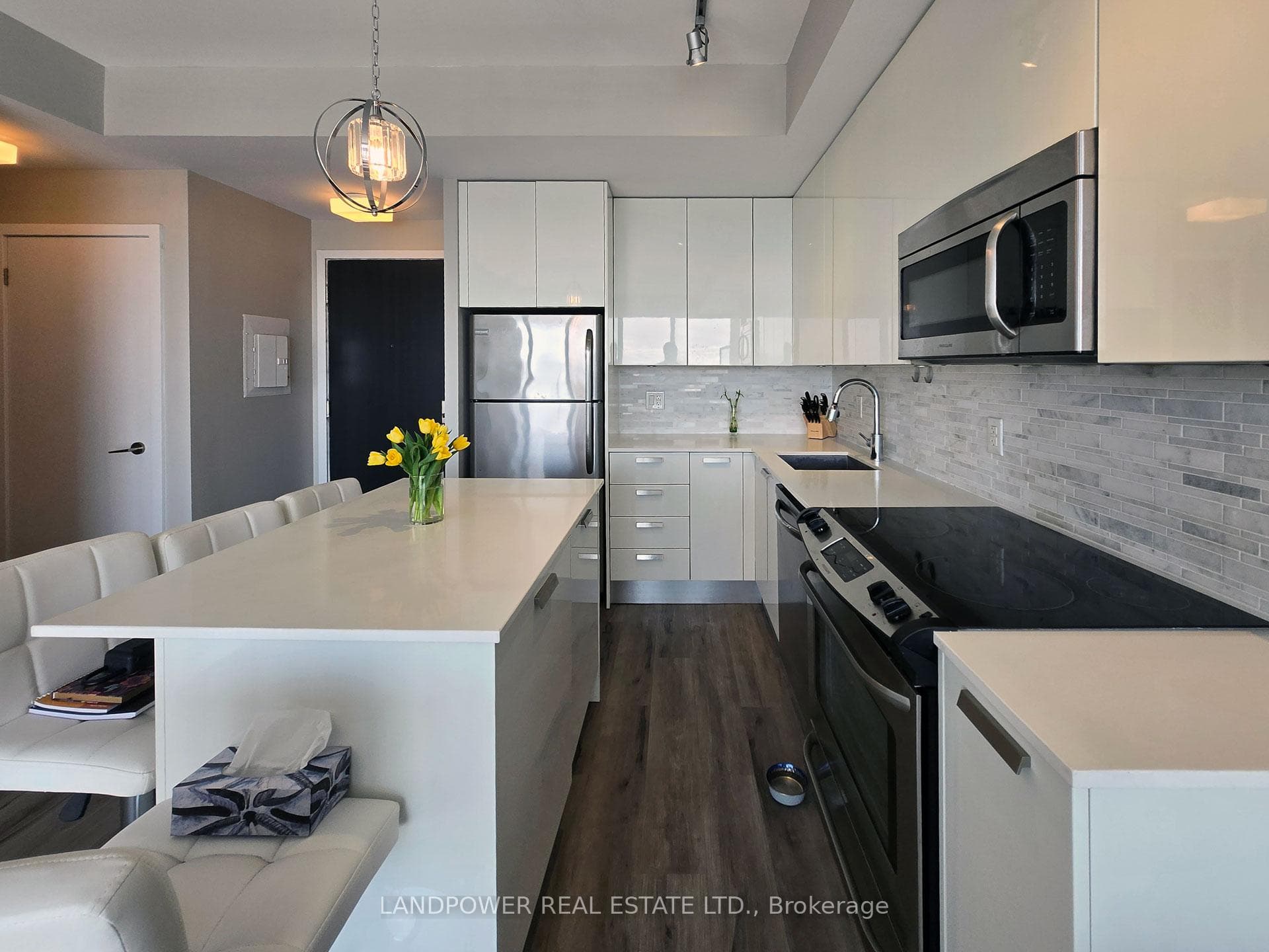 1815 Yonge Street Unit 2703 photo 3