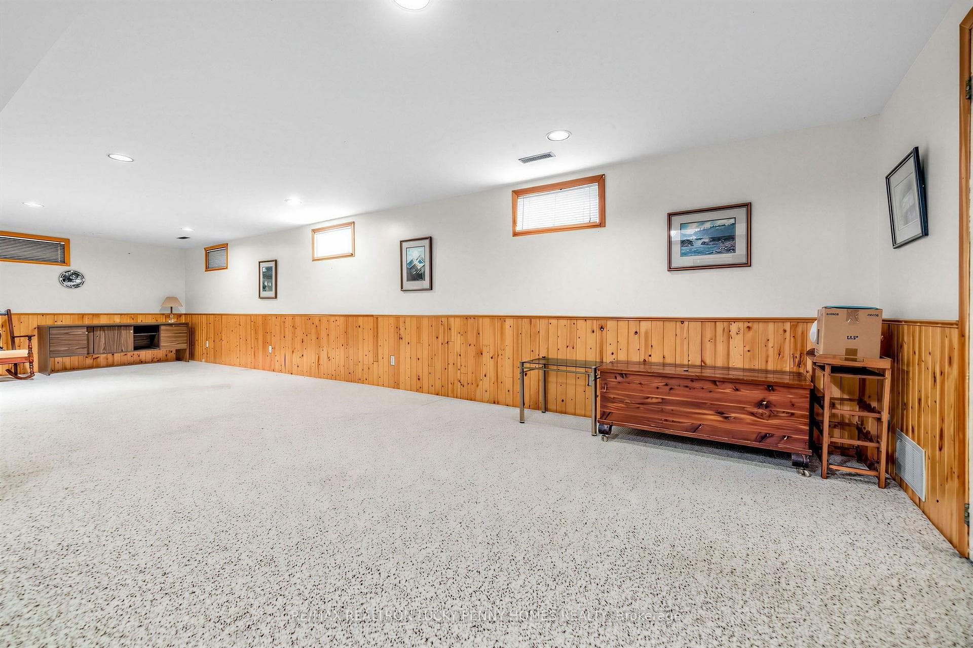 10 Hastings Drive photo 31