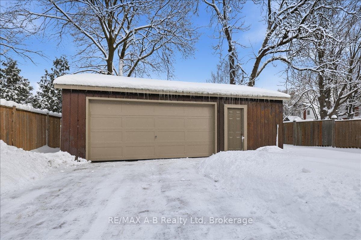 296 Huron Street photo 42