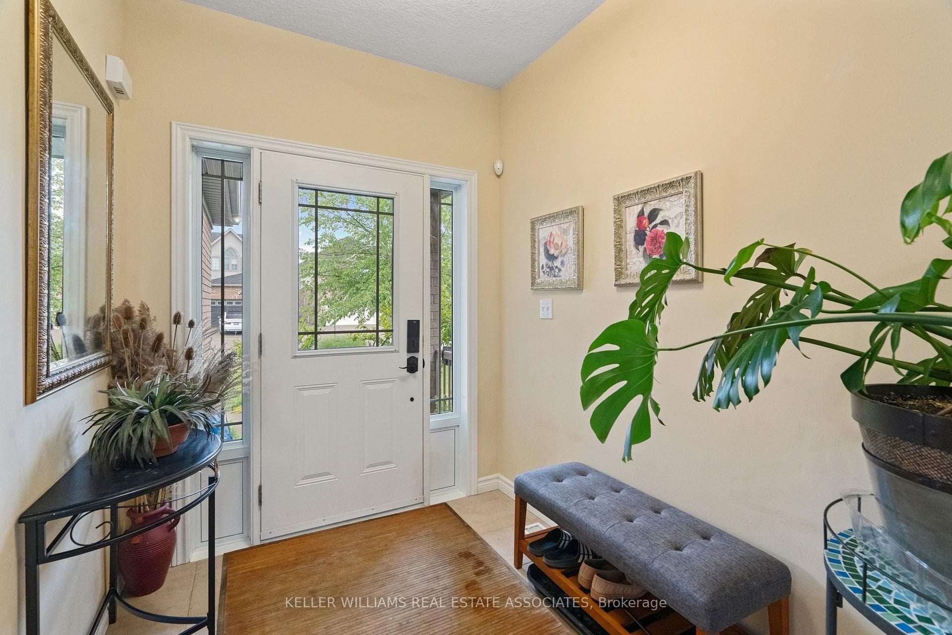 95 Yates Avenue photo 3