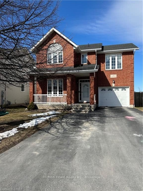 422 COOKE Crescent photo 1