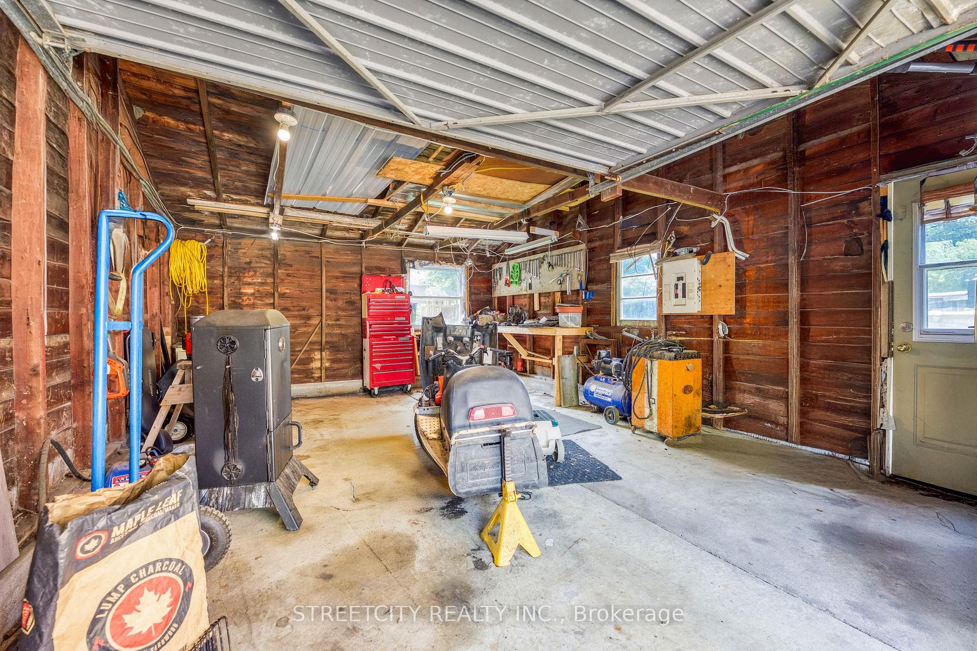 703 Wellington Street photo 42